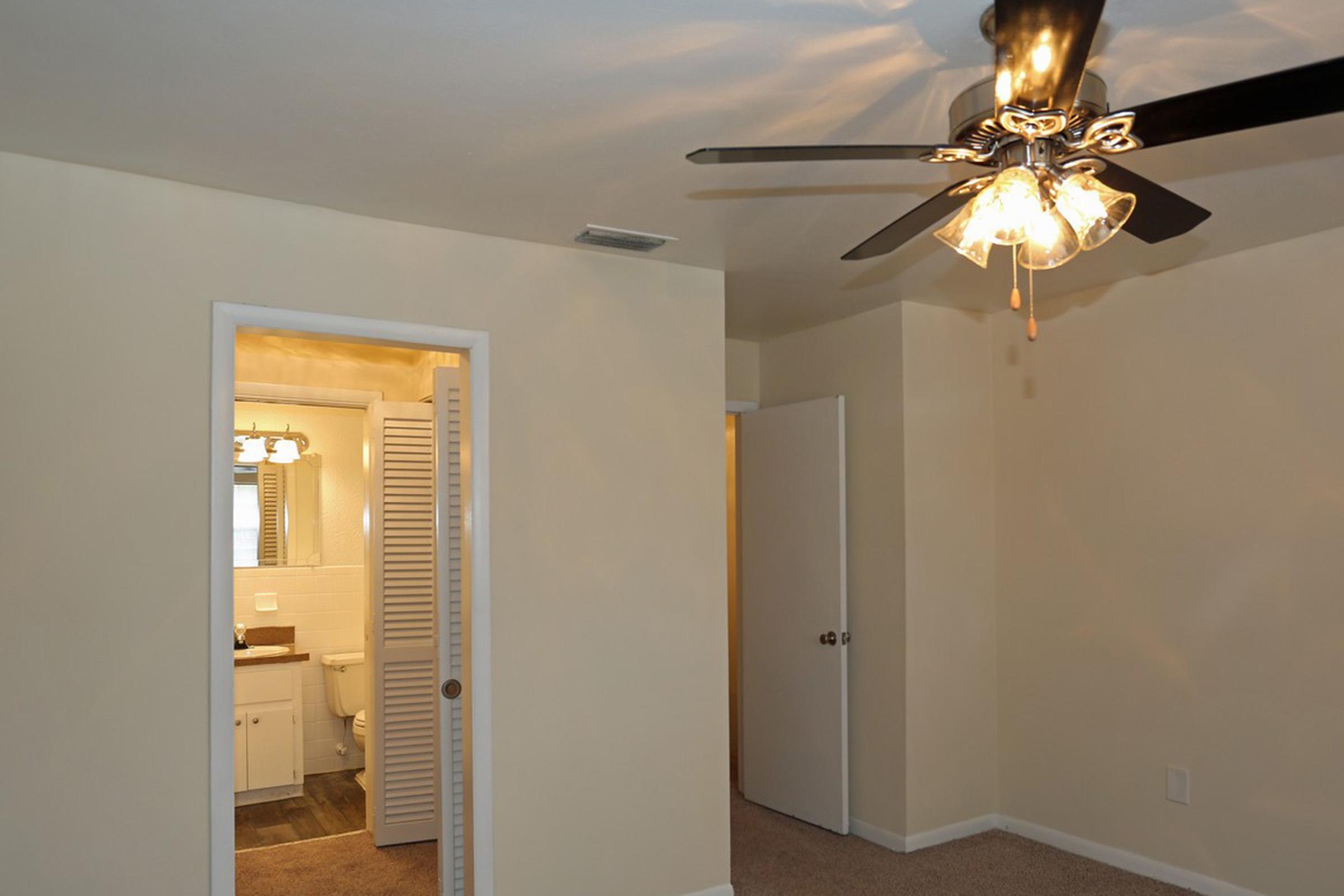 heritage-at-temple-terrace-apartments-temple-terrace-fl-interior-photo (10).jpg