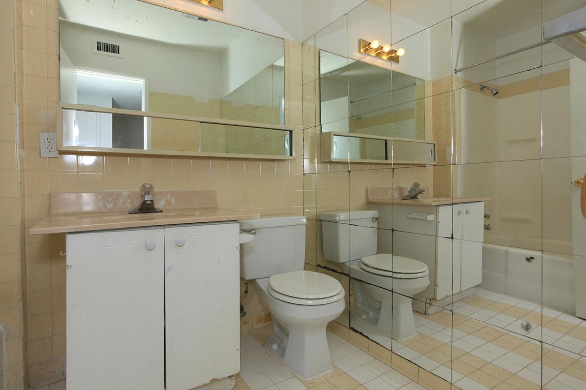 ELEGANT WASHROOM AT THE PALMS IN LAS VEGAS