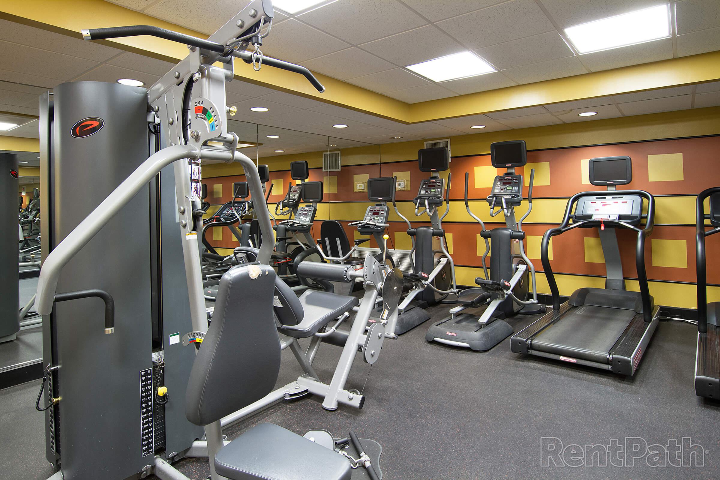 STATE-OF-THE-ART-FITNESS CENTER