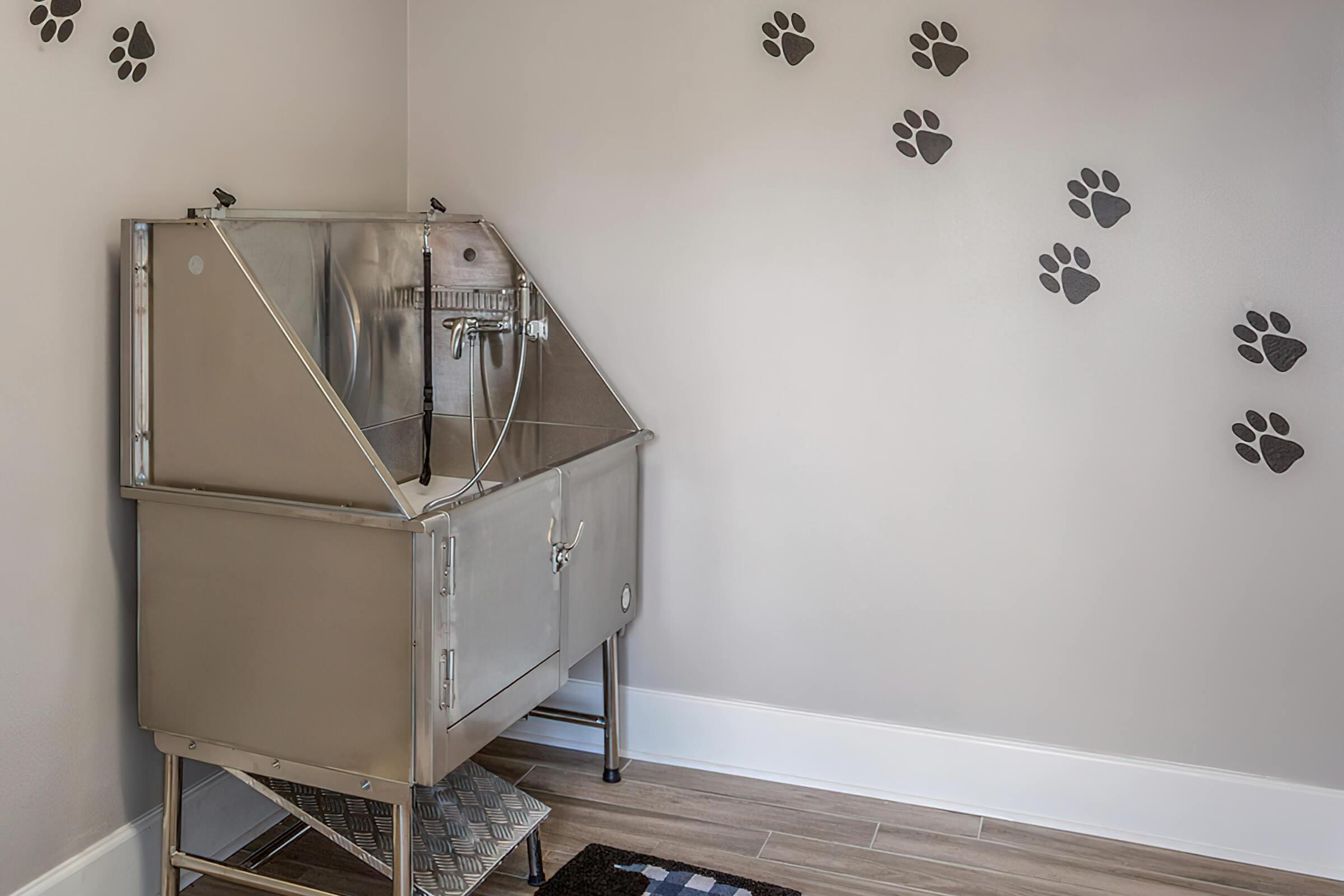 GIVE YOUR PET A TREAT AT OUR PET SPA