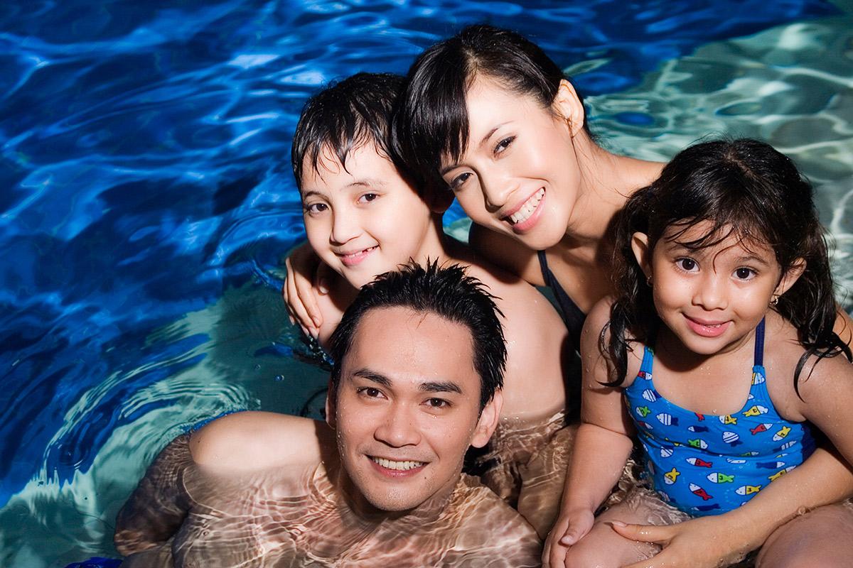 amenities-pool-family.jpg