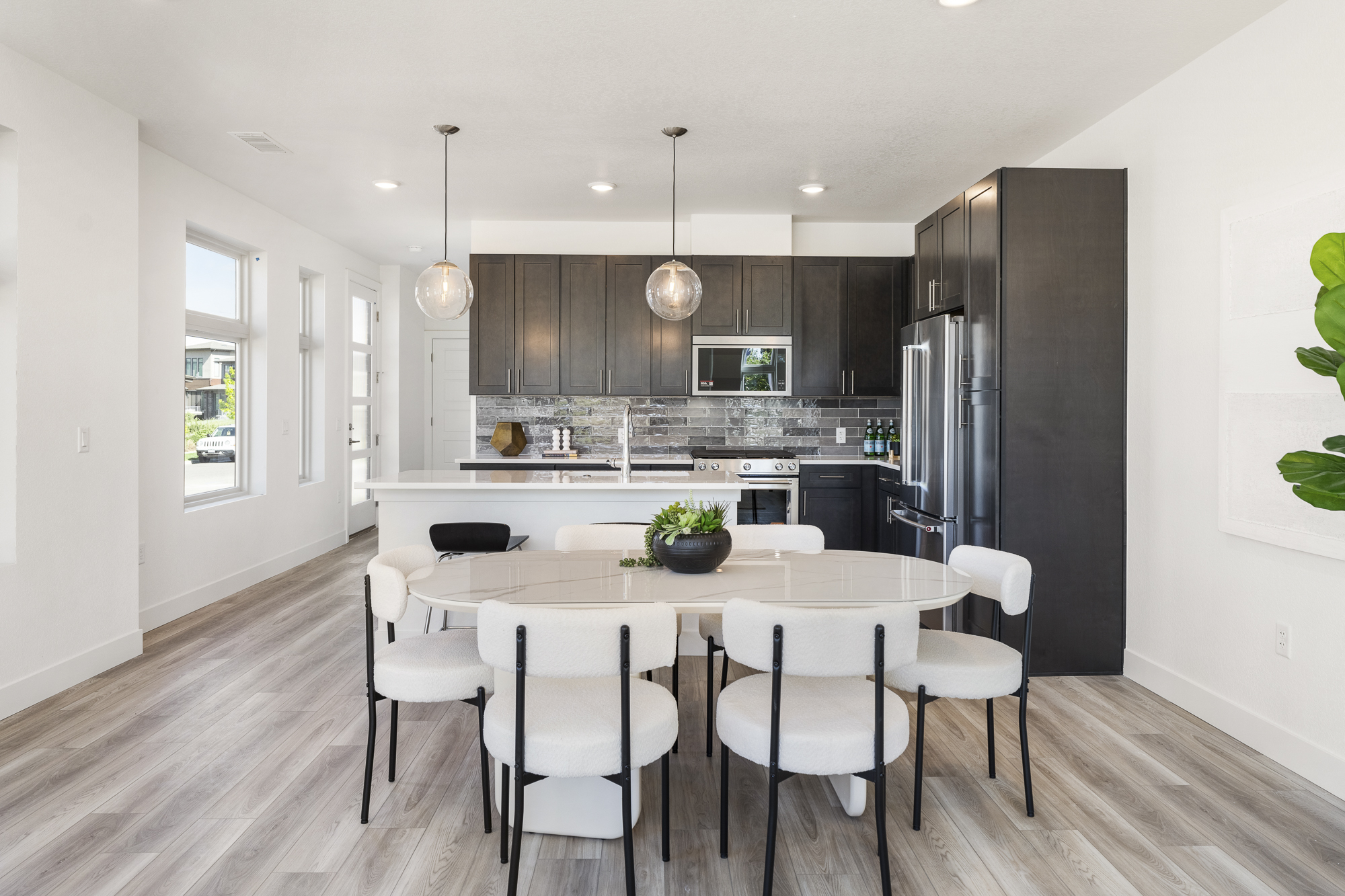 8 Oneida Dining/Kitchen