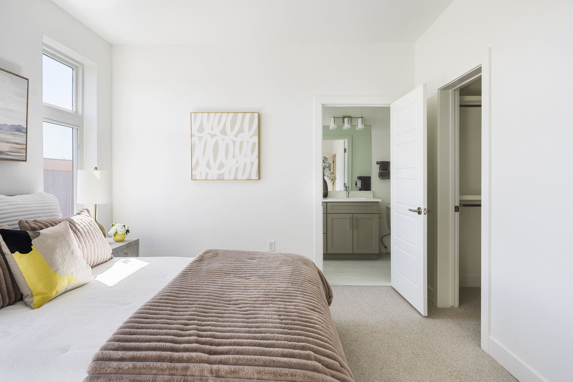 Oneida Side Primary Suite