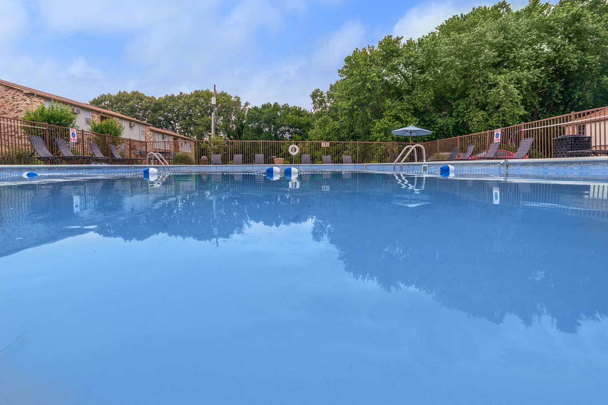 beautiful blue swimming pool at Eagles Crest at Wallace in Clarksville, Tennessee