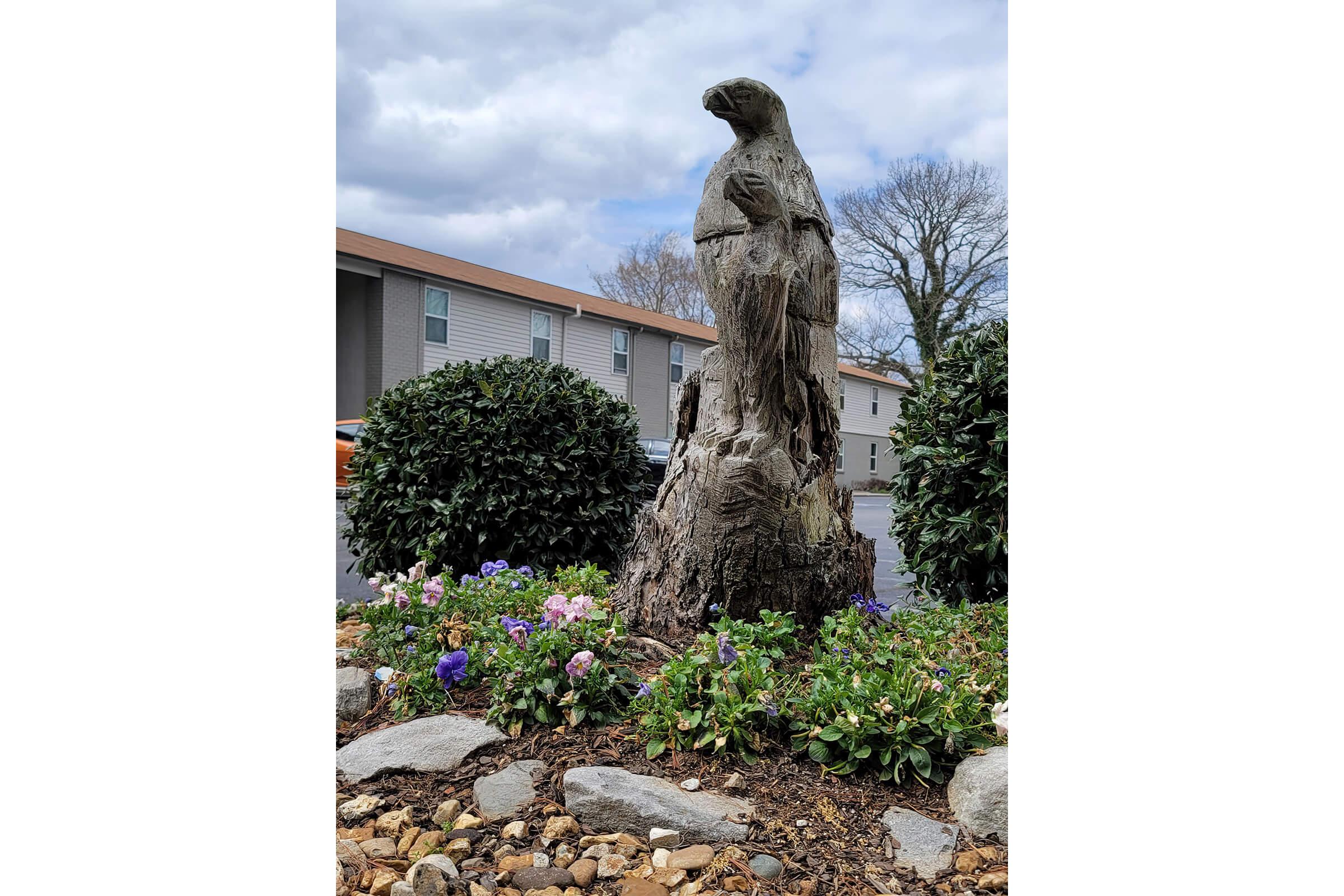 Eagles statue
