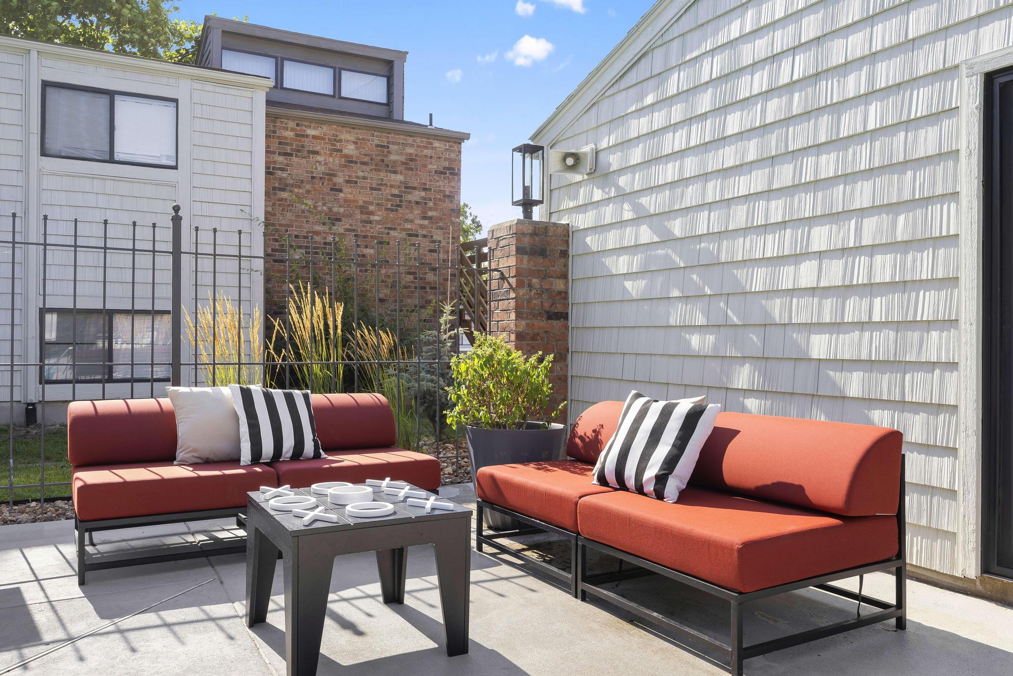 Resort-Style Furniture - Poolside Lounge