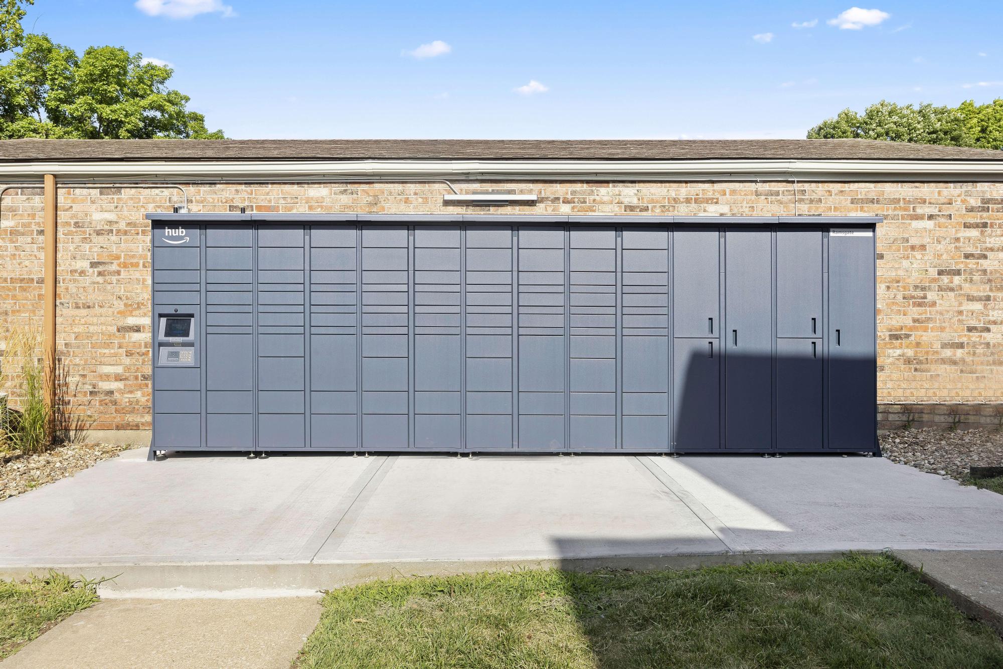 Amazon Hub - 24/7 Parcel Center