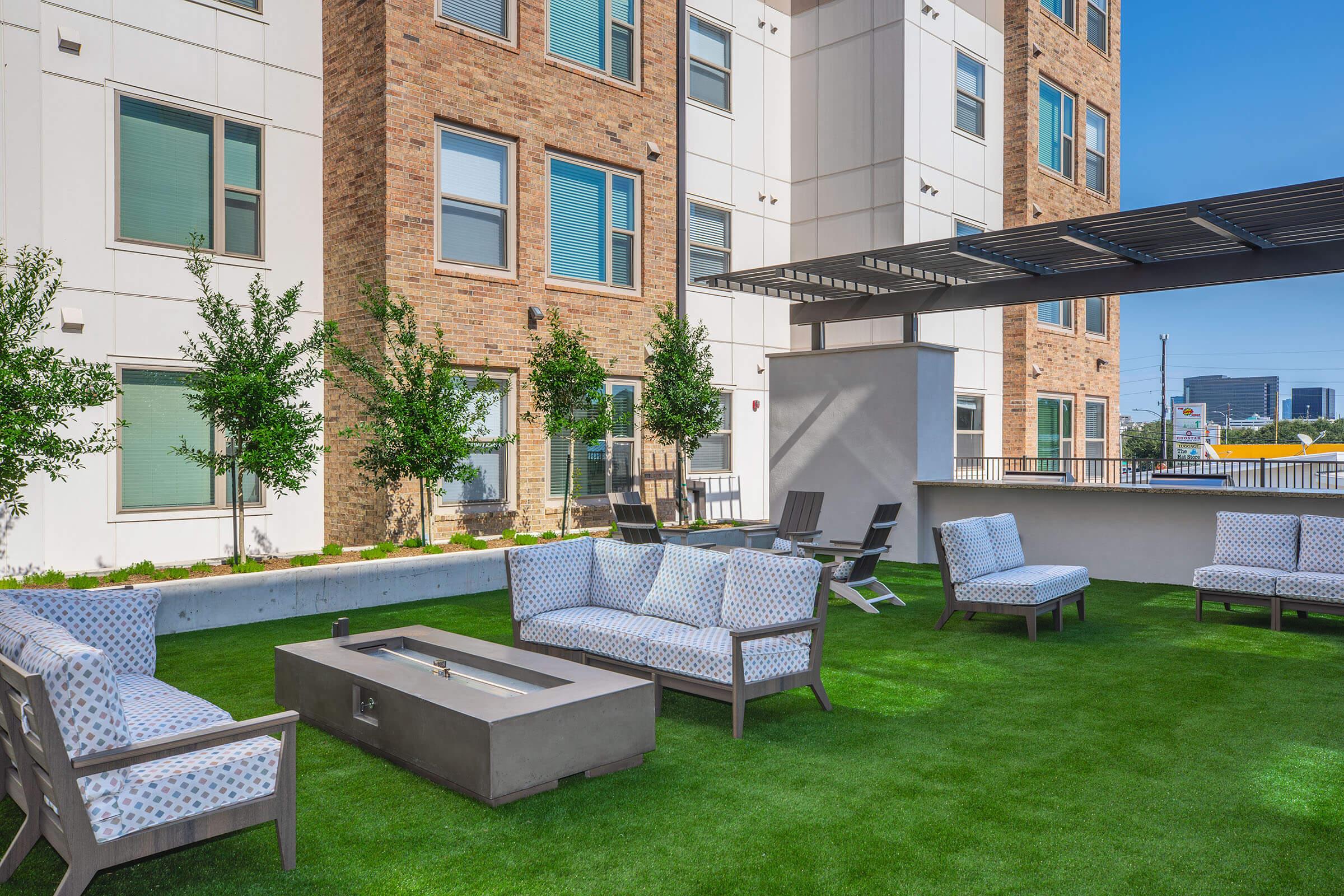 a couple of lawn chairs sitting on top of a building