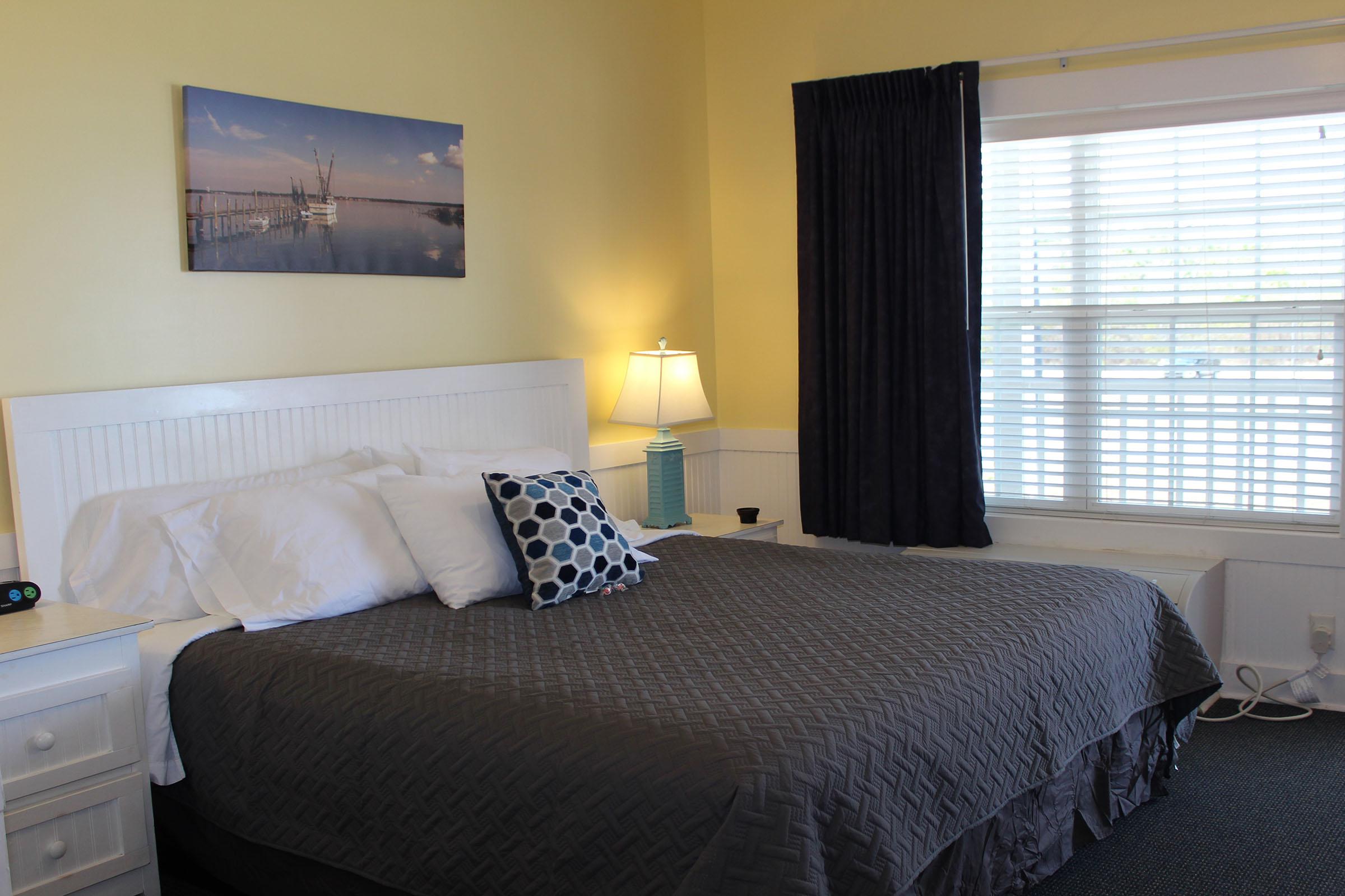 a bedroom with a bed in a hotel room