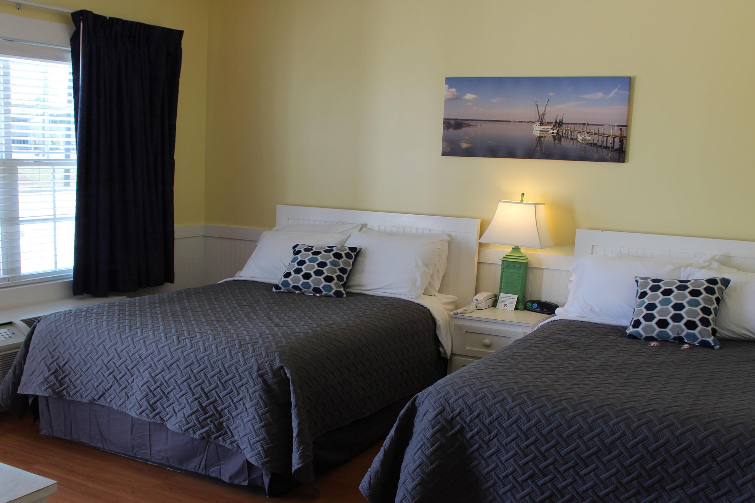 a bedroom with a bed in a hotel room