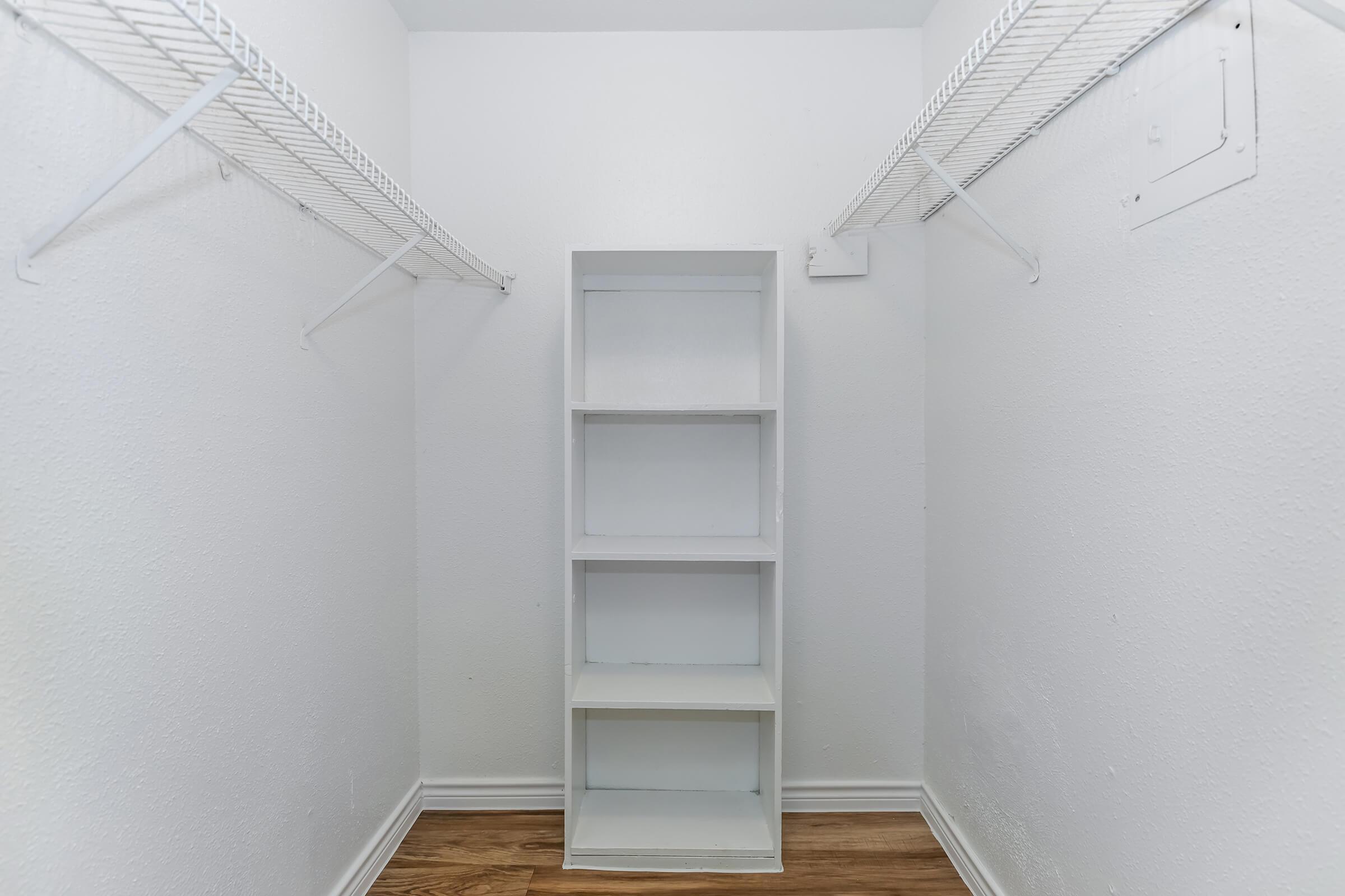 WALK-IN CLOSETS