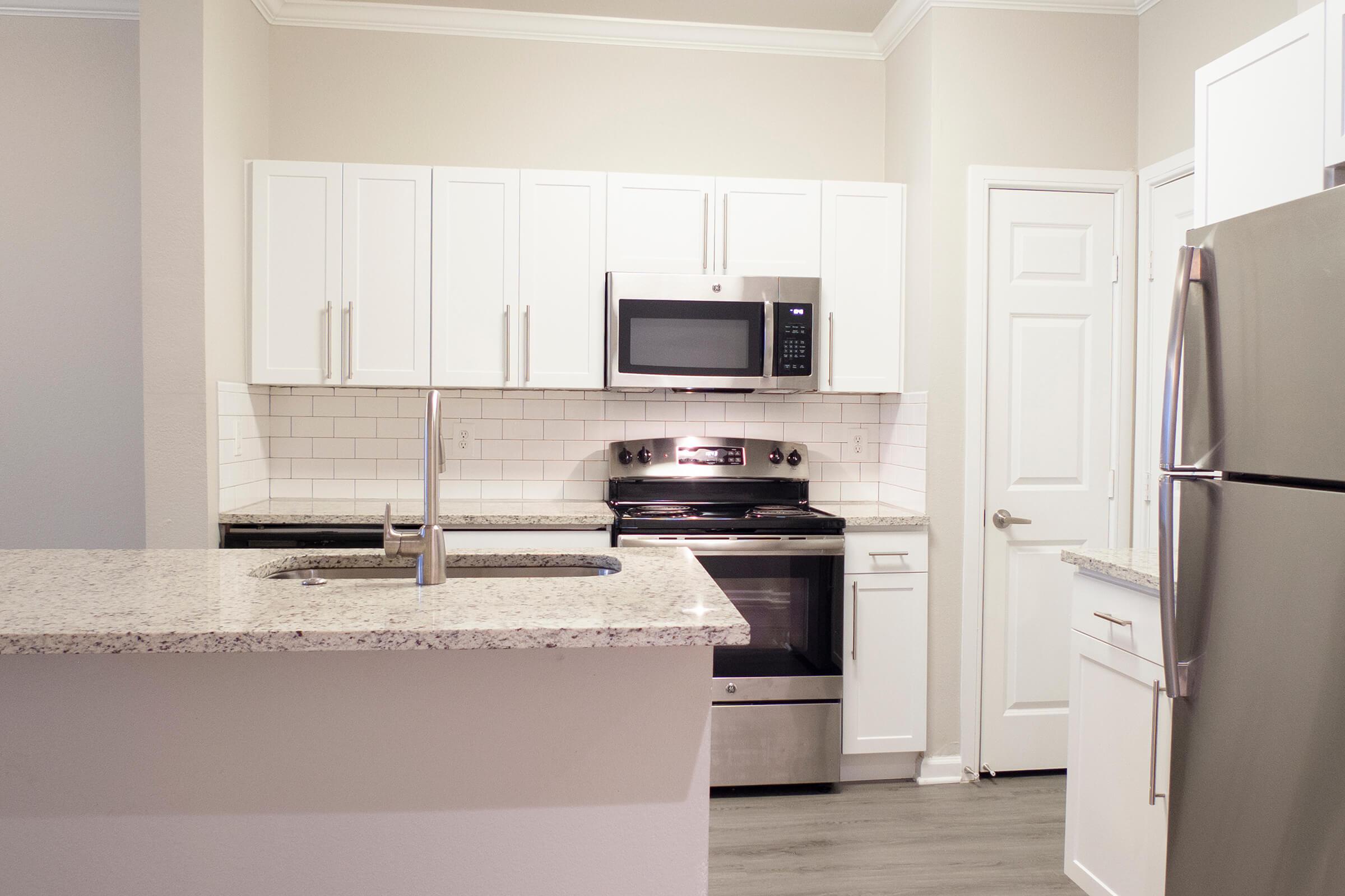 1001Ross-10Kitchen01.jpg