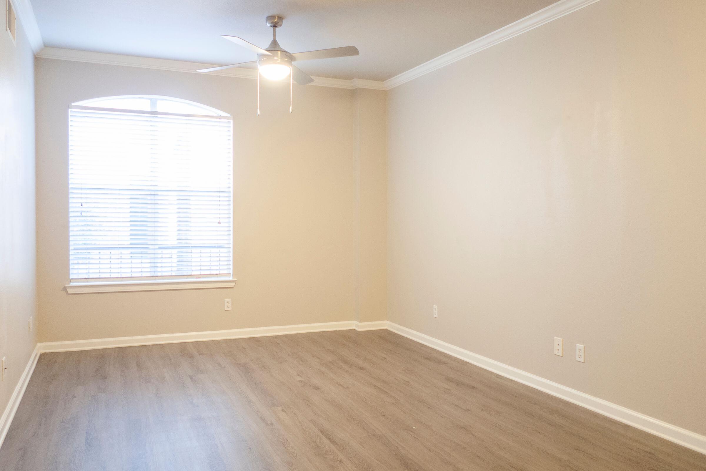 1001Ross-10LivingRoom01.jpg