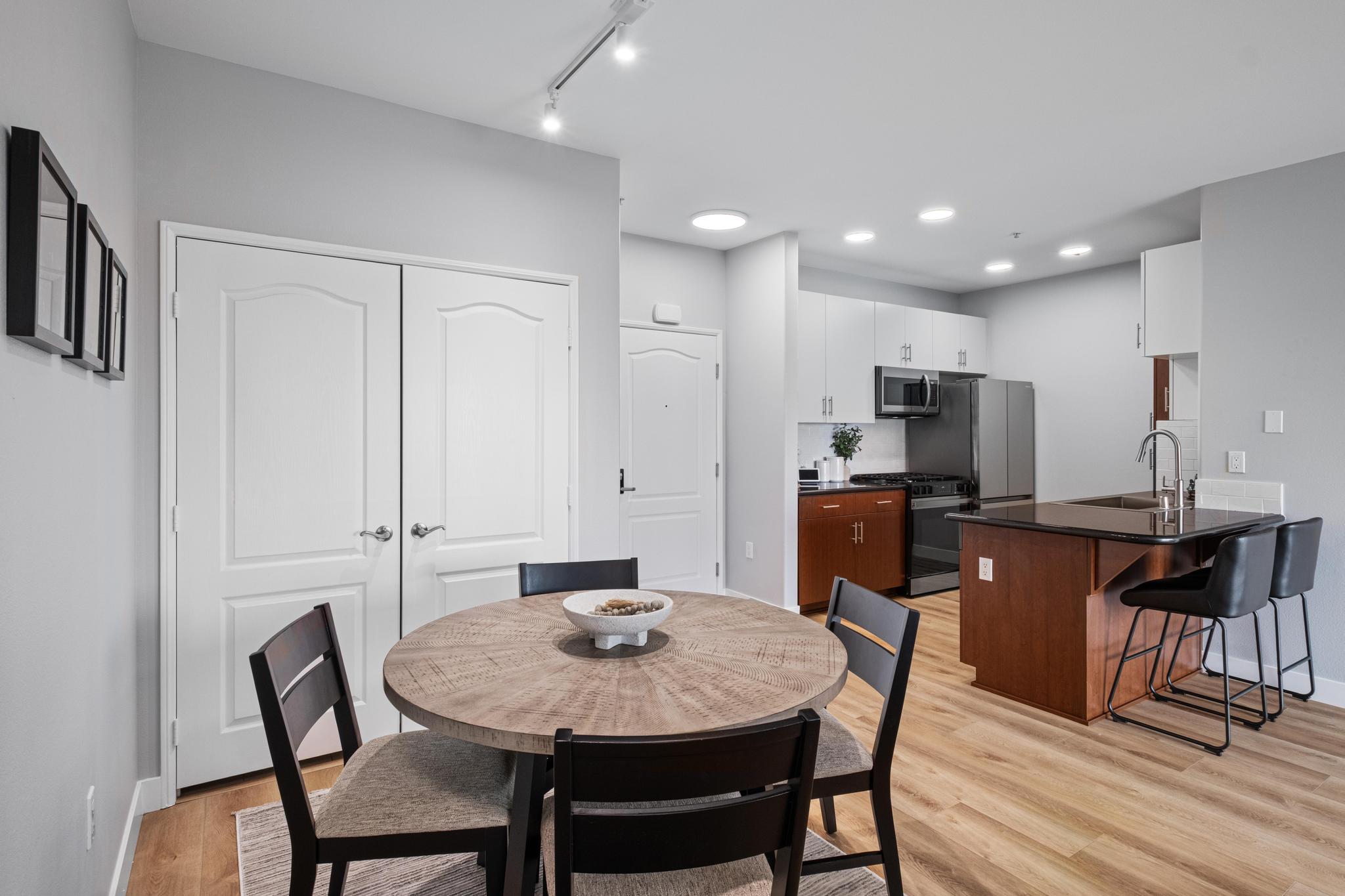 Premium Dining and Bar Set