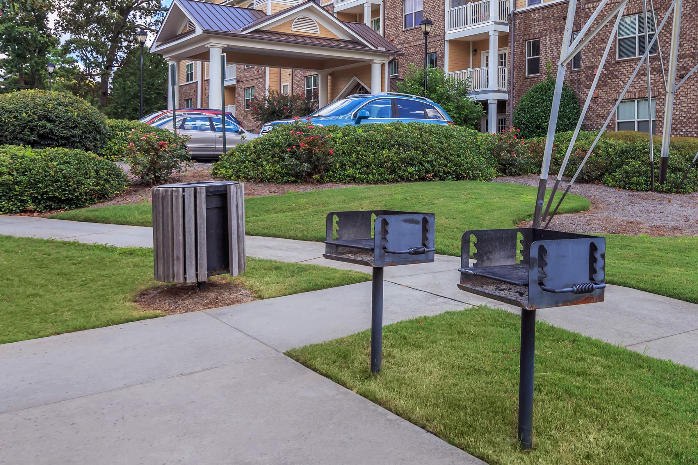 a couple of lawn chairs sitting on top of a sidewalk