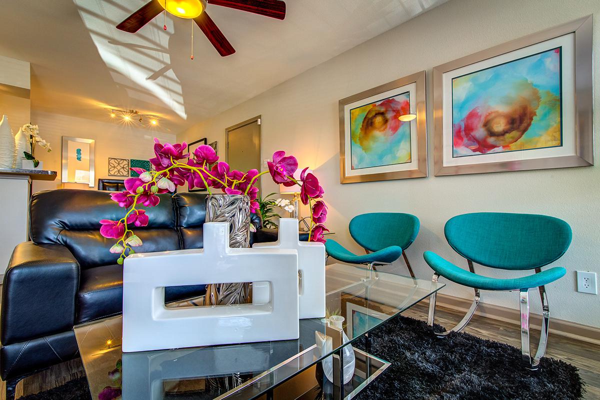 a coffee table with pink flowers