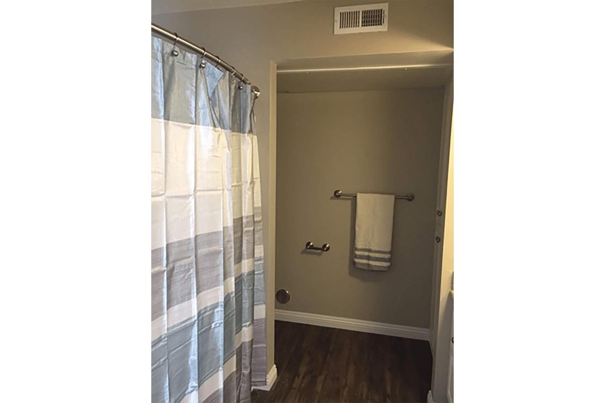 Furnished bathroom with a shower curtain