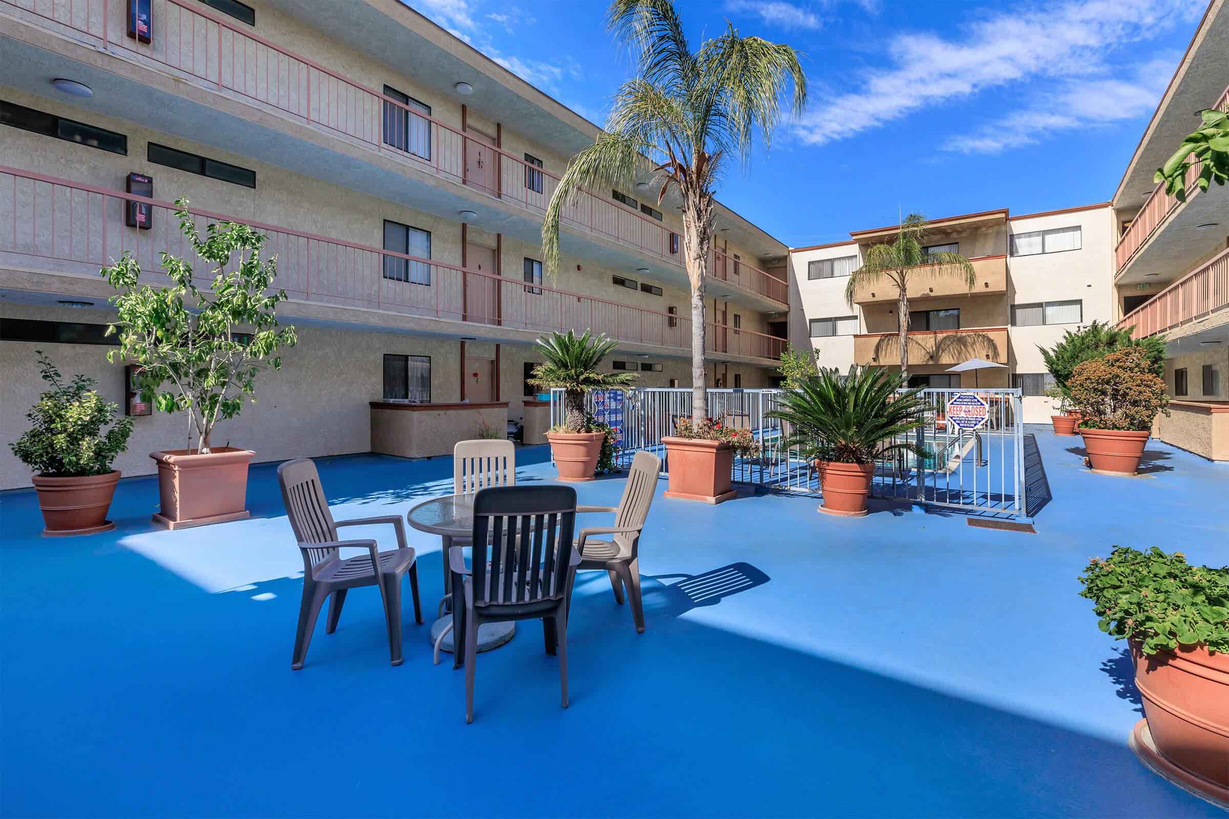 Valleywood Apartments has a picnic area and swimming pool