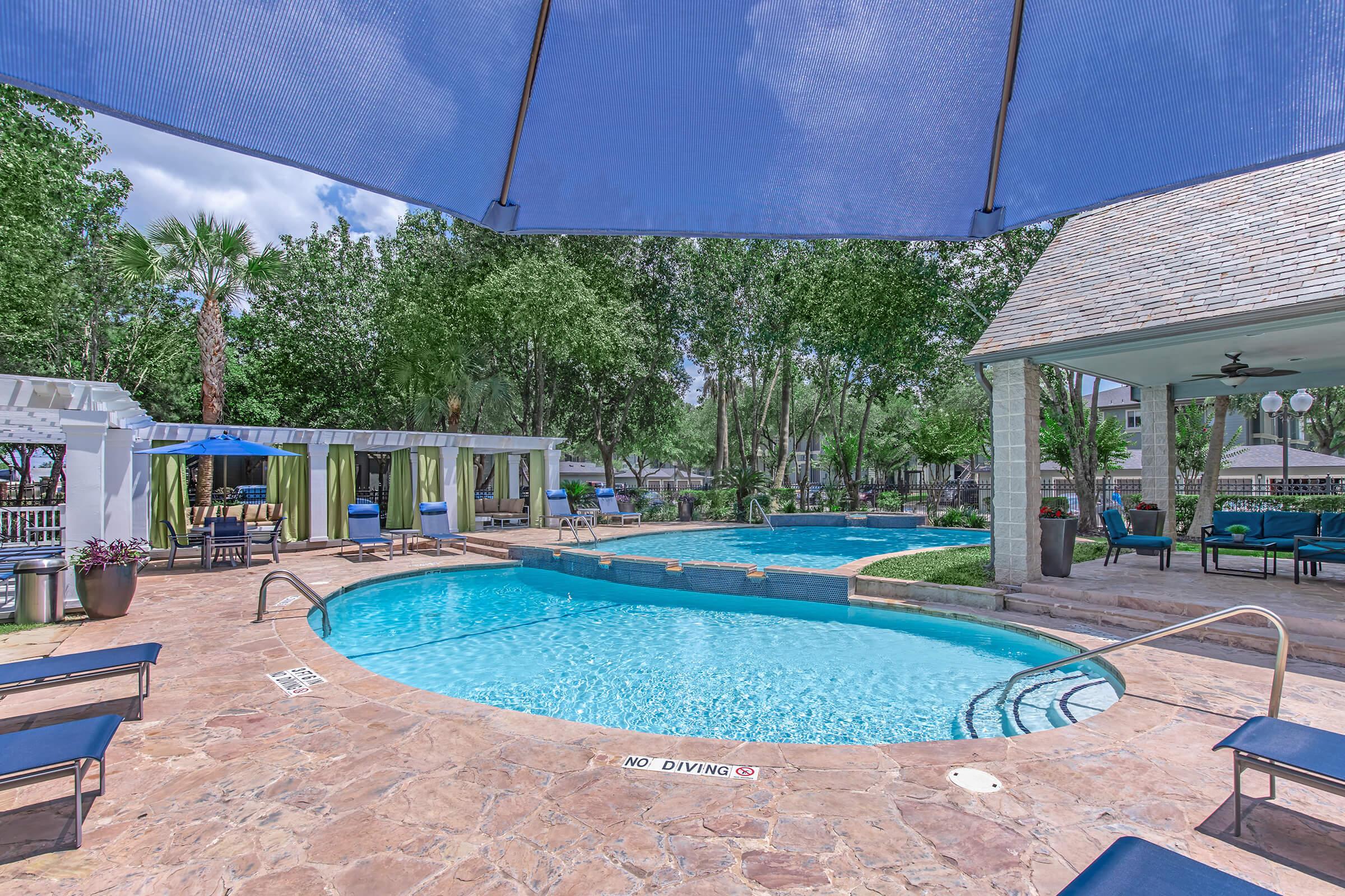 a group of lawn chairs sitting on top of a swimming pool