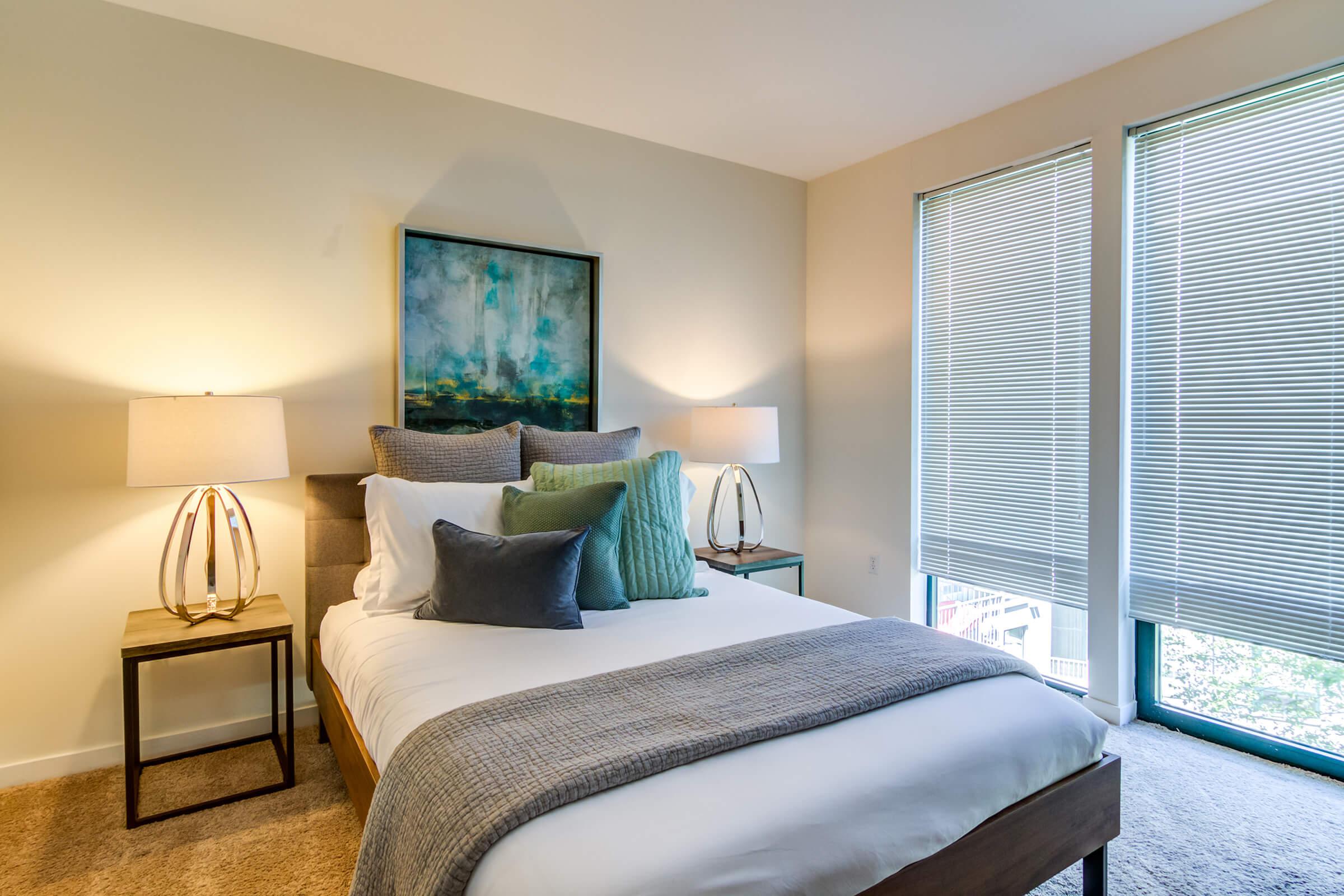 a bedroom with a bed and desk in a hotel room