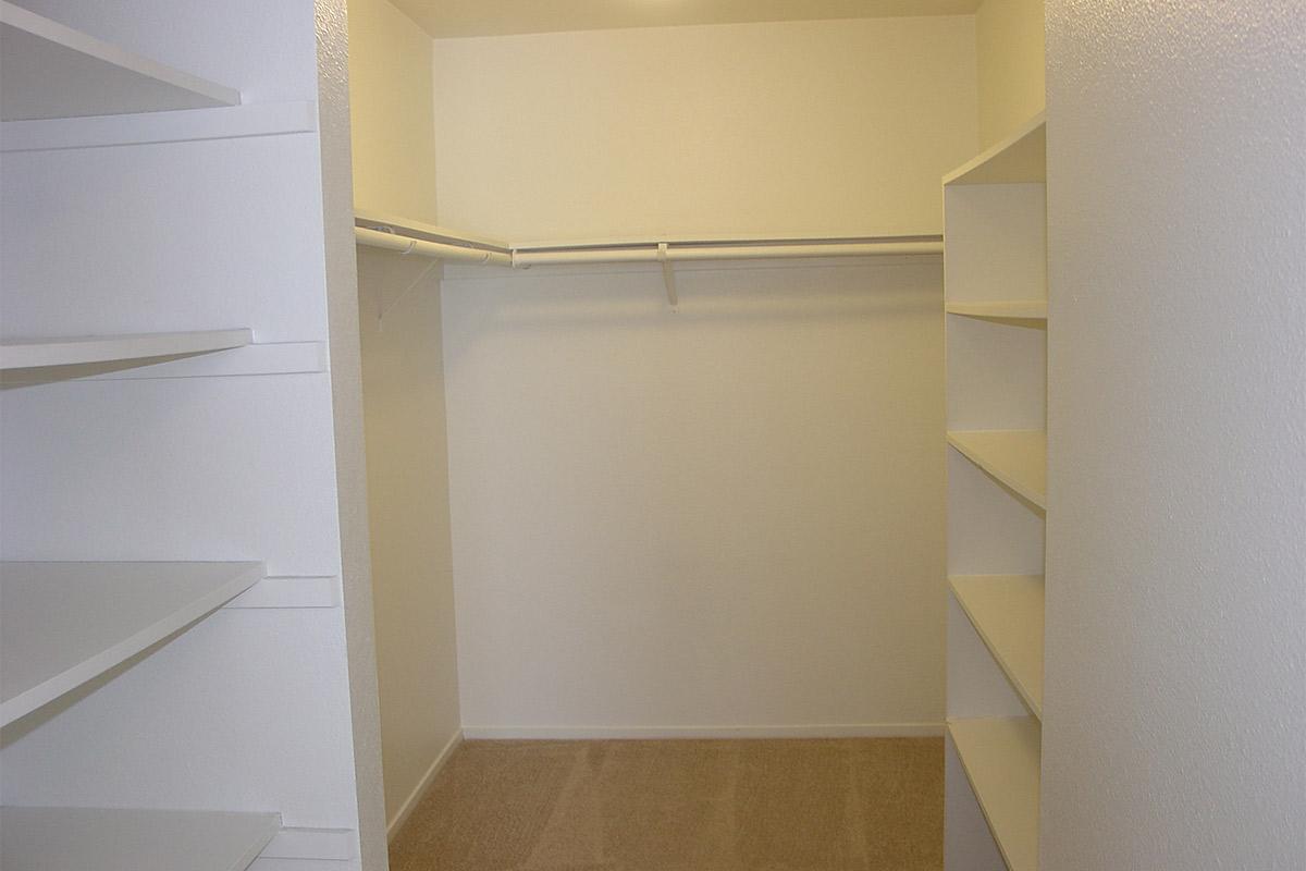 Mariners Park has spacious walk in closets