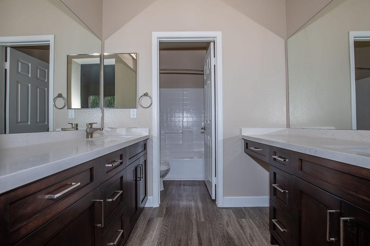 04c Master Bathroom.jpg