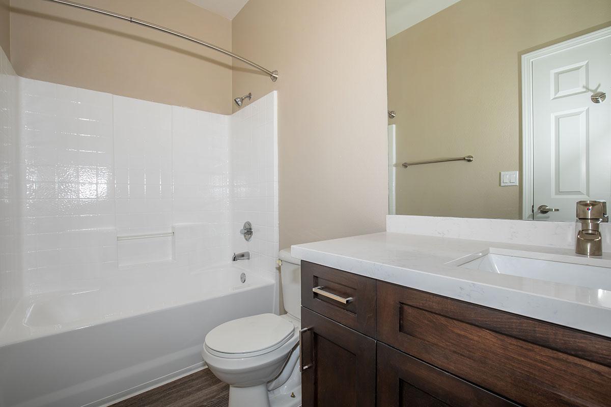 05d Bathroom.jpg