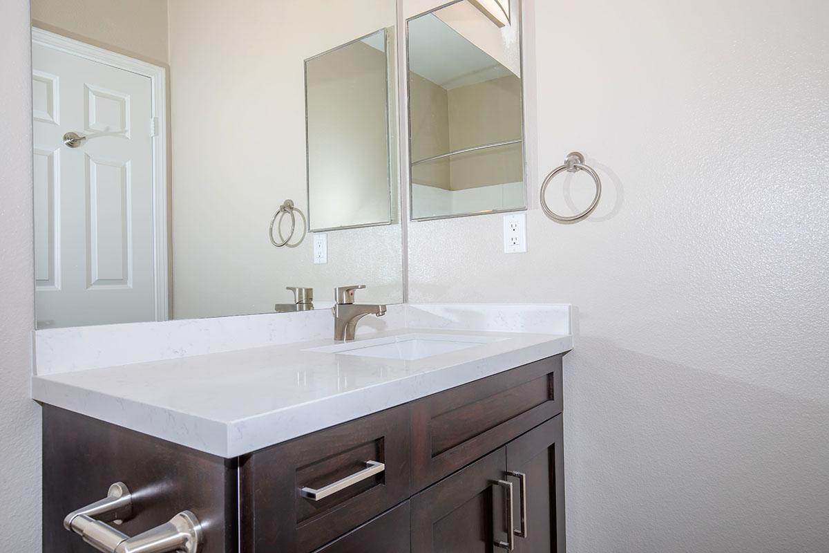 06a Bathroom.jpg