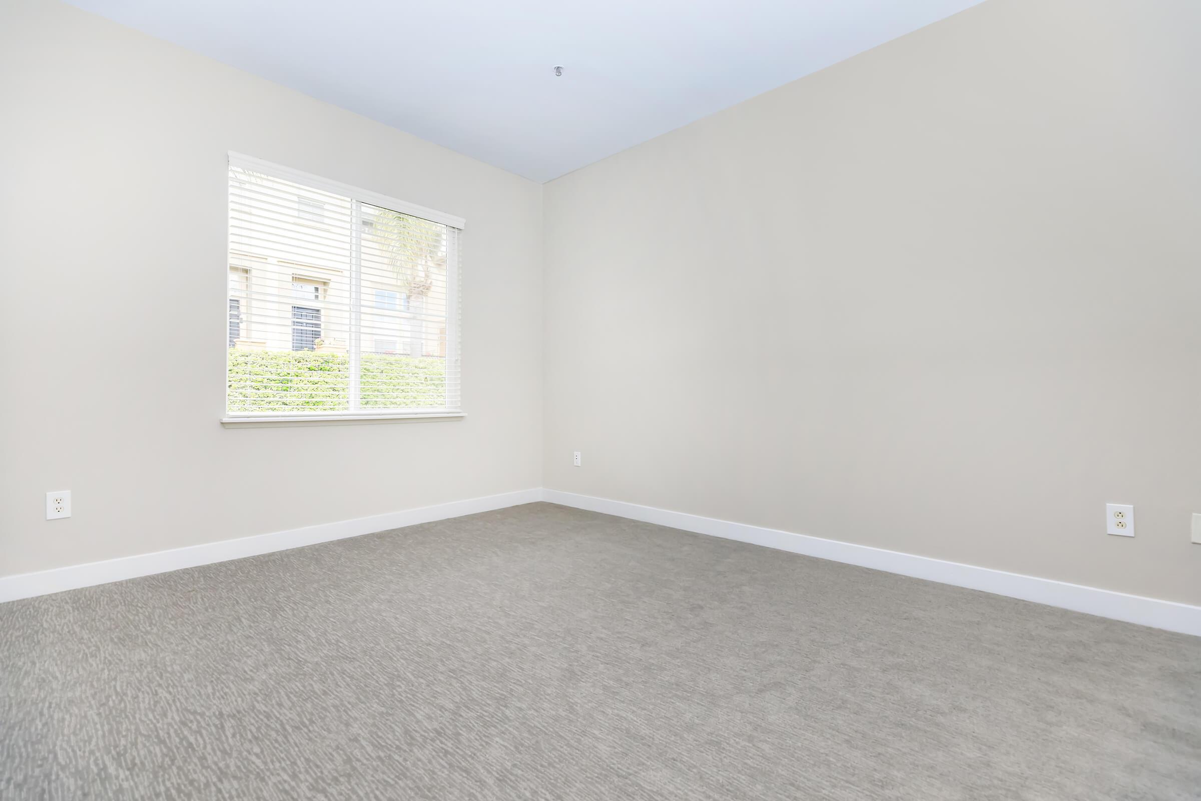 Vacant bedroom with carpet