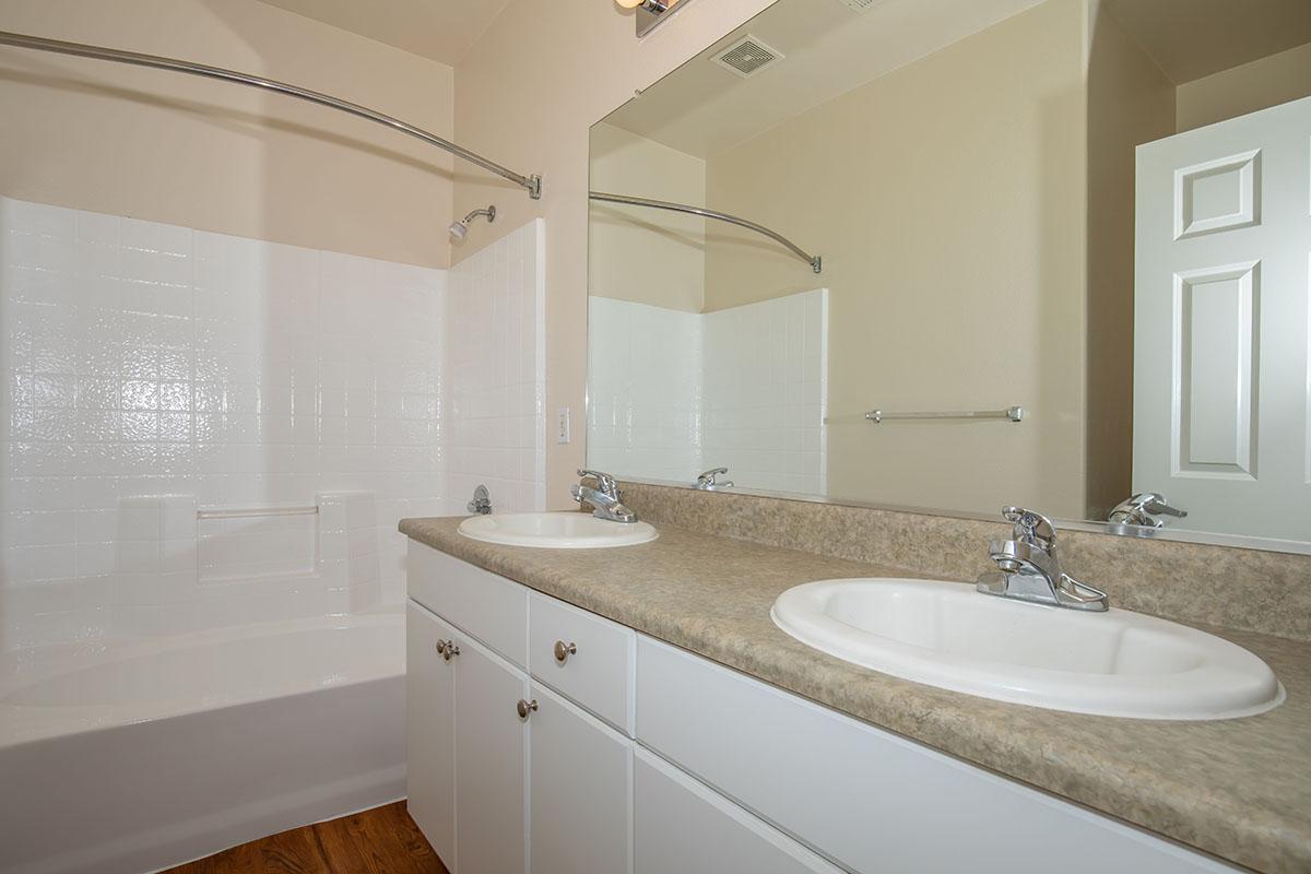 04c Master Bathroom.jpg