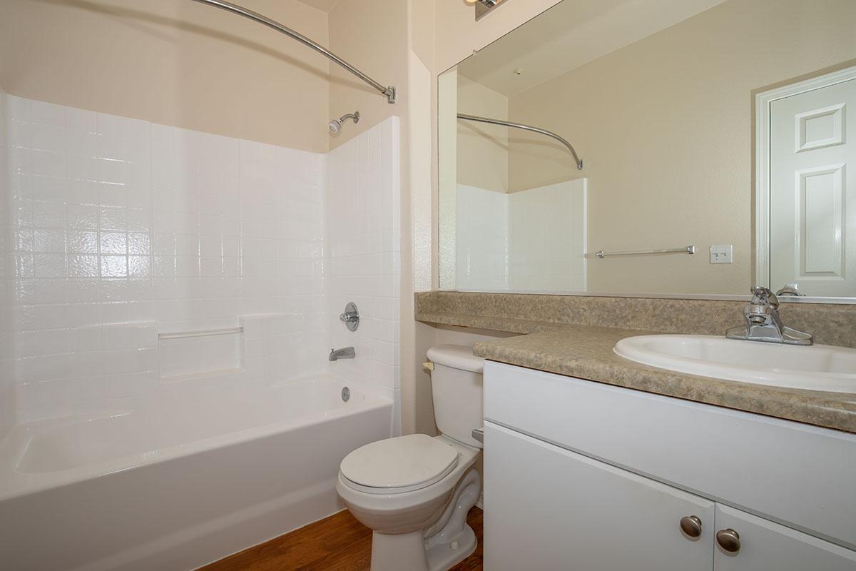 05c Bathroom.jpg