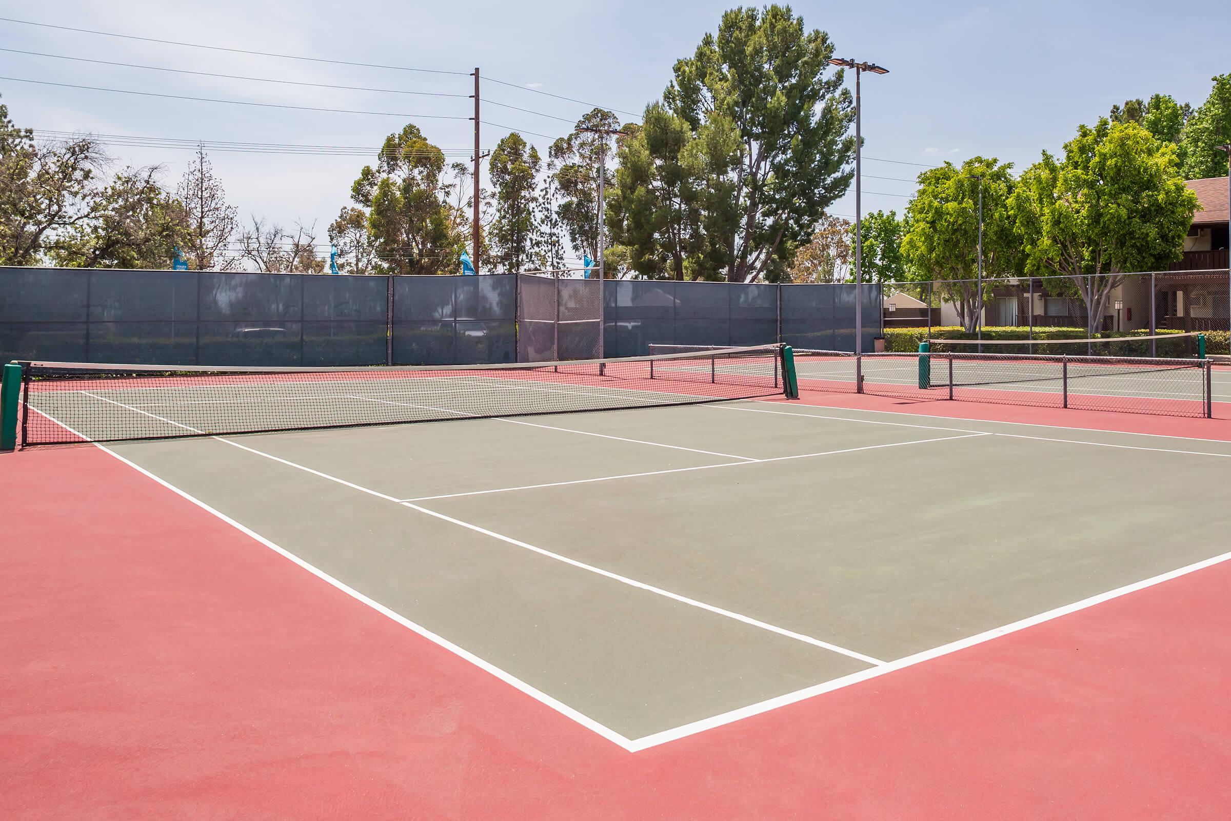 Country Hills Apartment Homes tennis courts