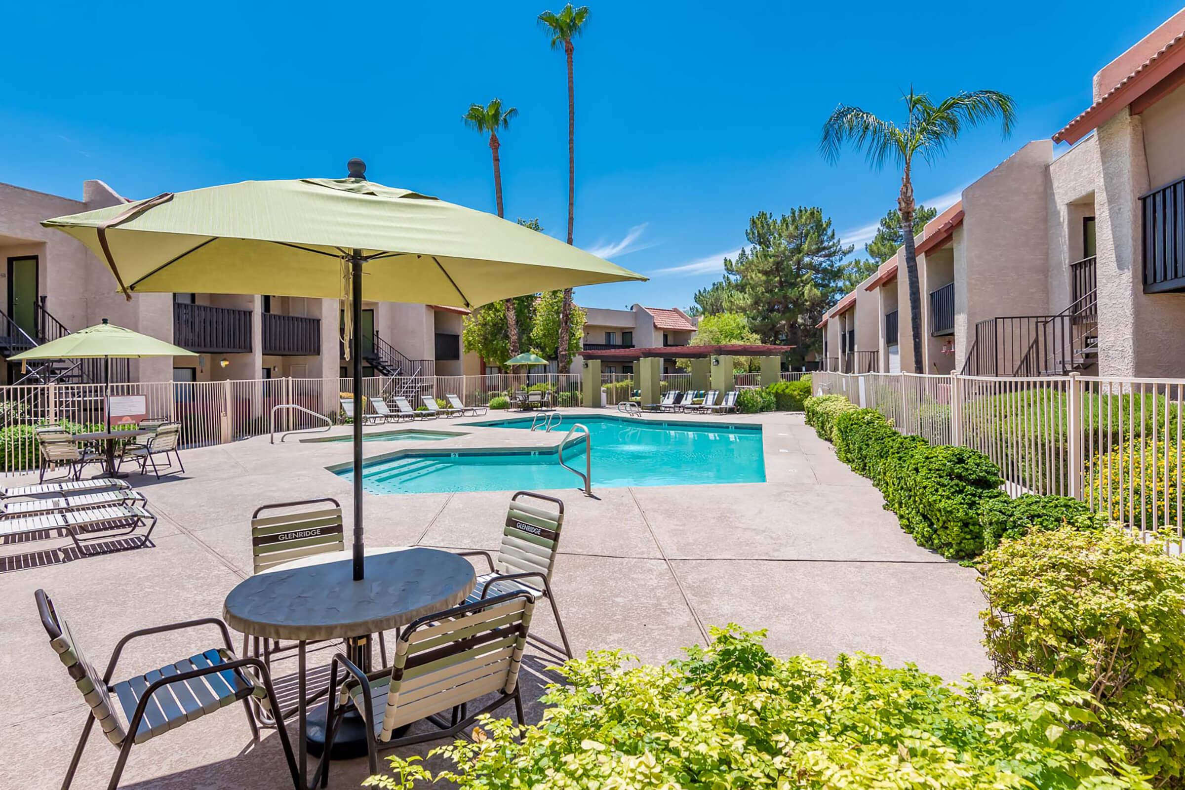 Sparkling Swimming Pool - Glenridge Apartments - Glendale - Arizona