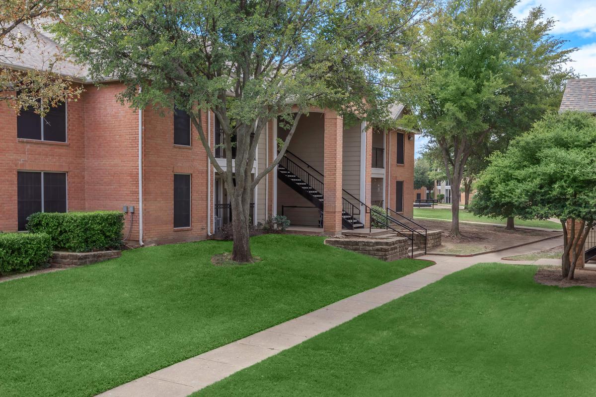 BEAUTIFUL LANDSCAPING AT GARDEN GATE APARTMENTS PLANO