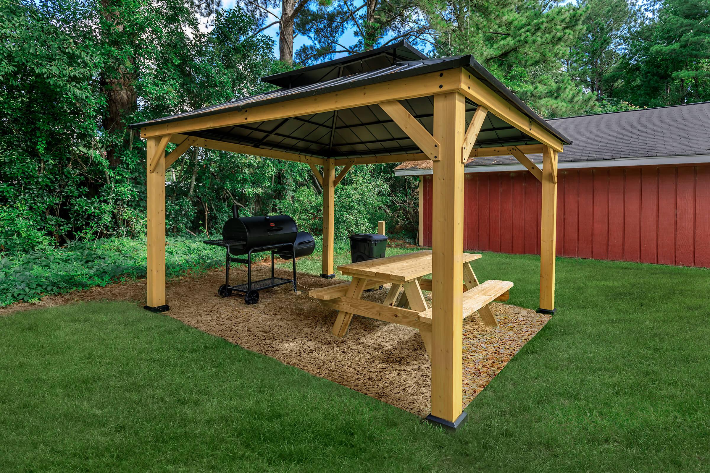 a group of lawn chairs sitting on top of a wooden house