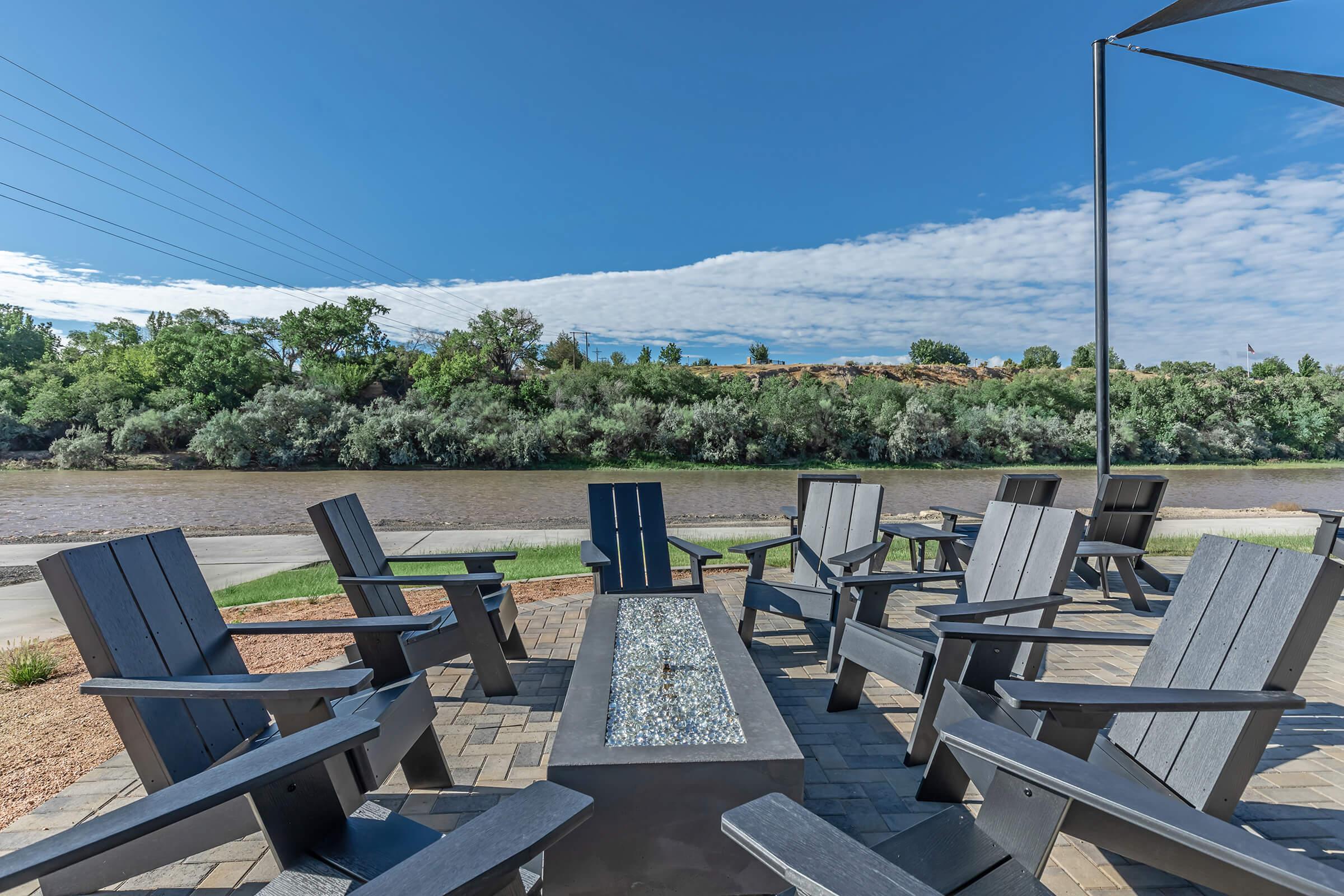 a row of wooden benches sitting on top of a picnic table