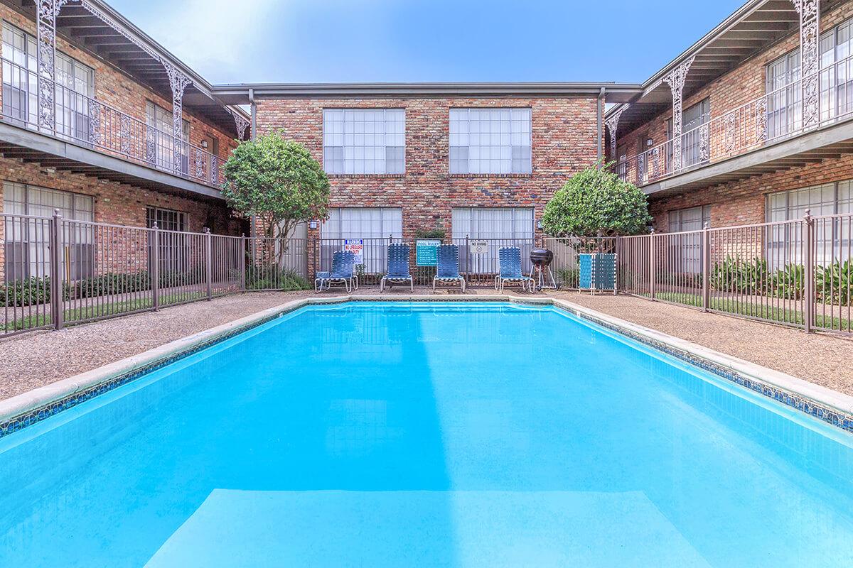 a pool outside of a building