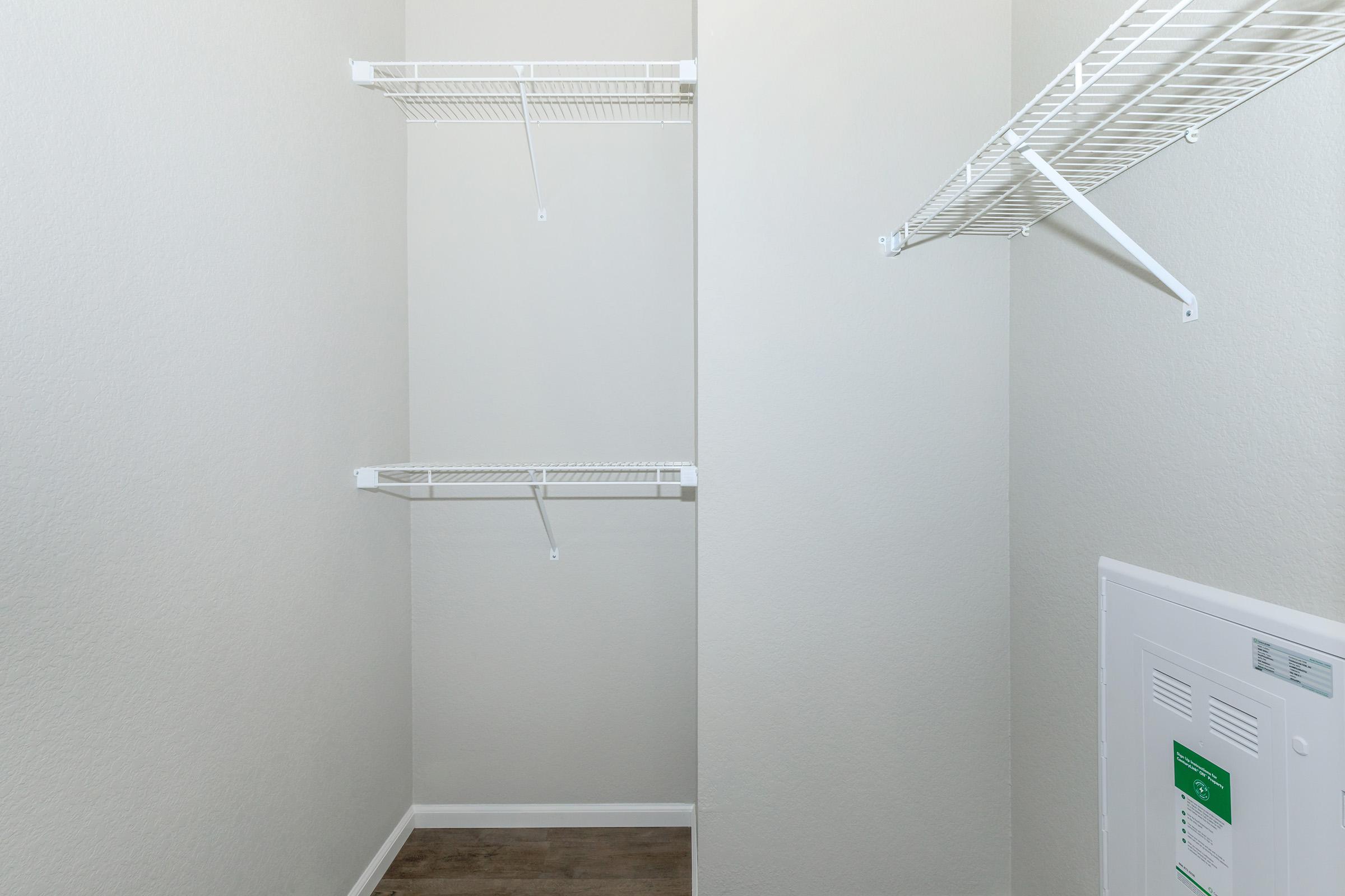 WALK-IN CLOSETS