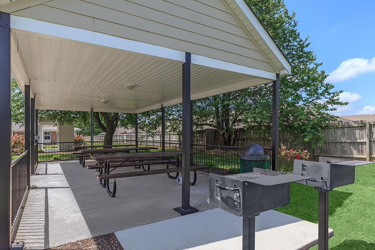 an empty park bench next to a building