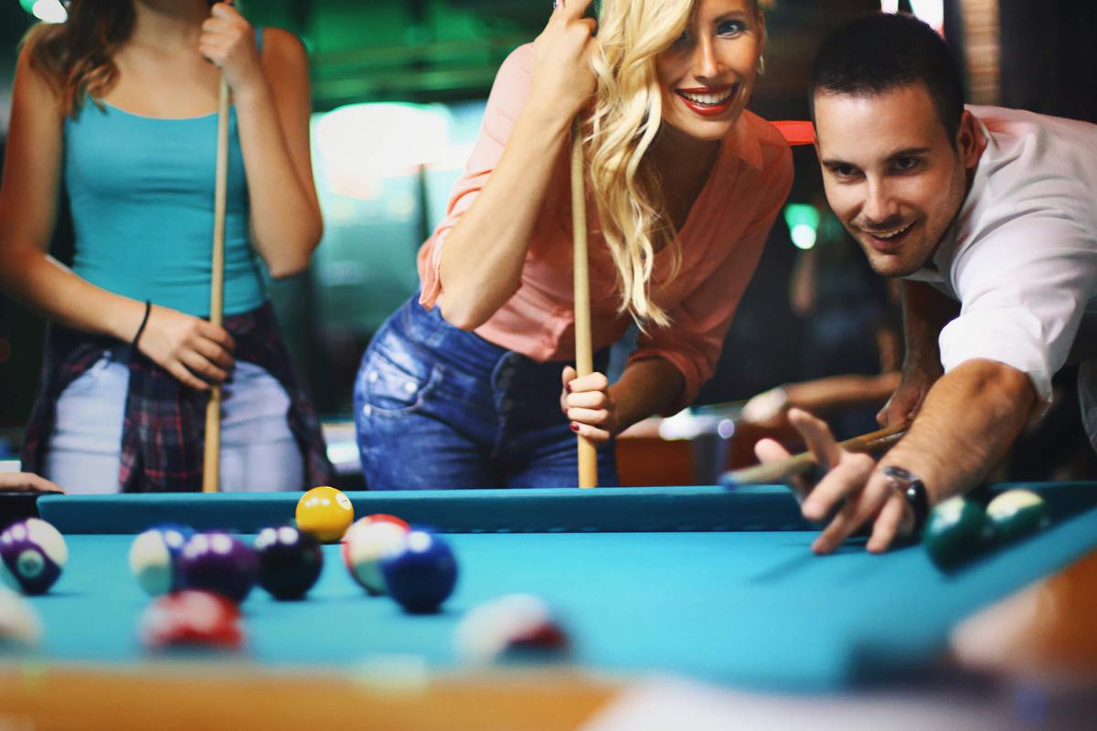 Friends shooting pool. iStock-623620156.jpg