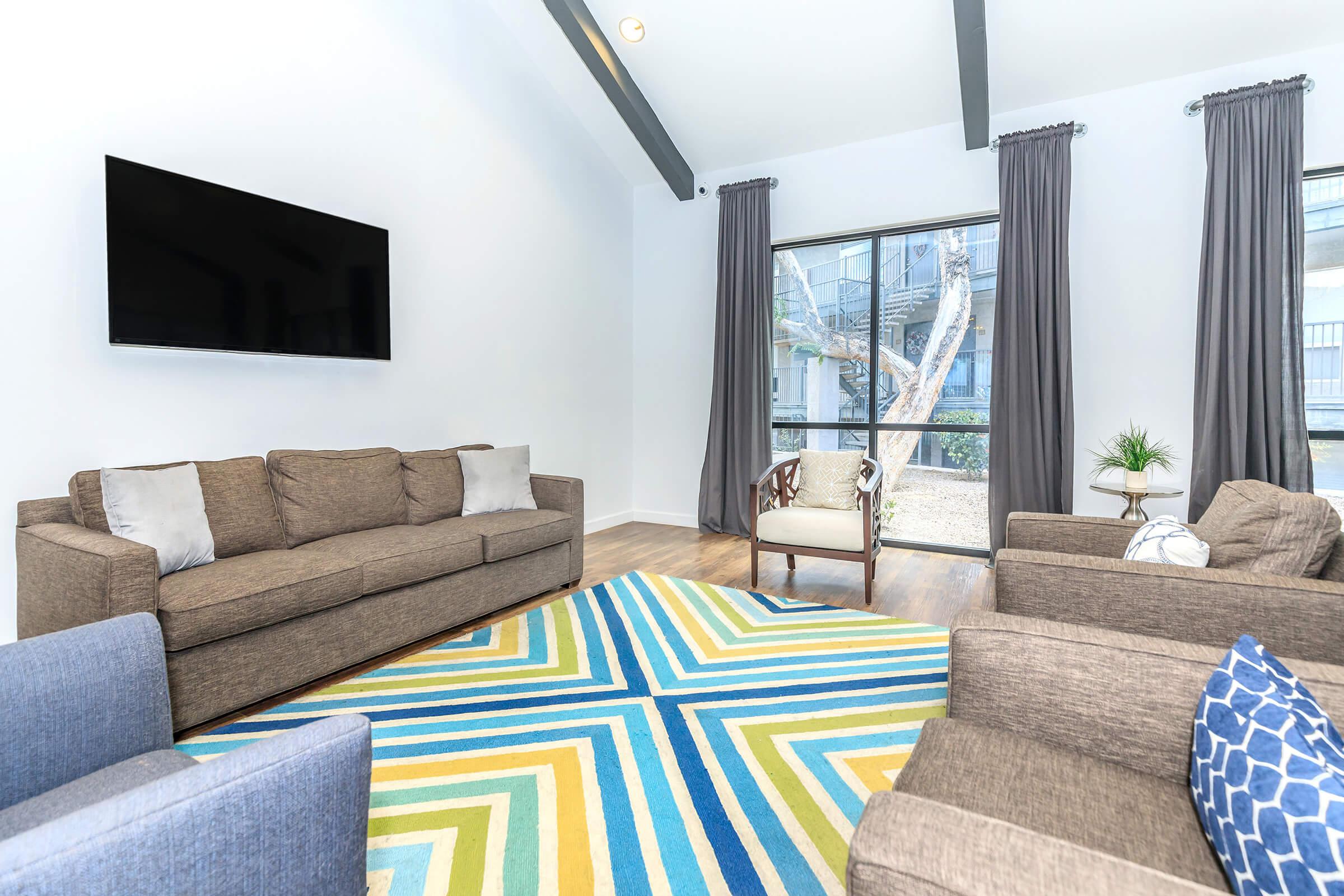 UNWIND WITH FRIENDS IN THE CLUBHOUSE