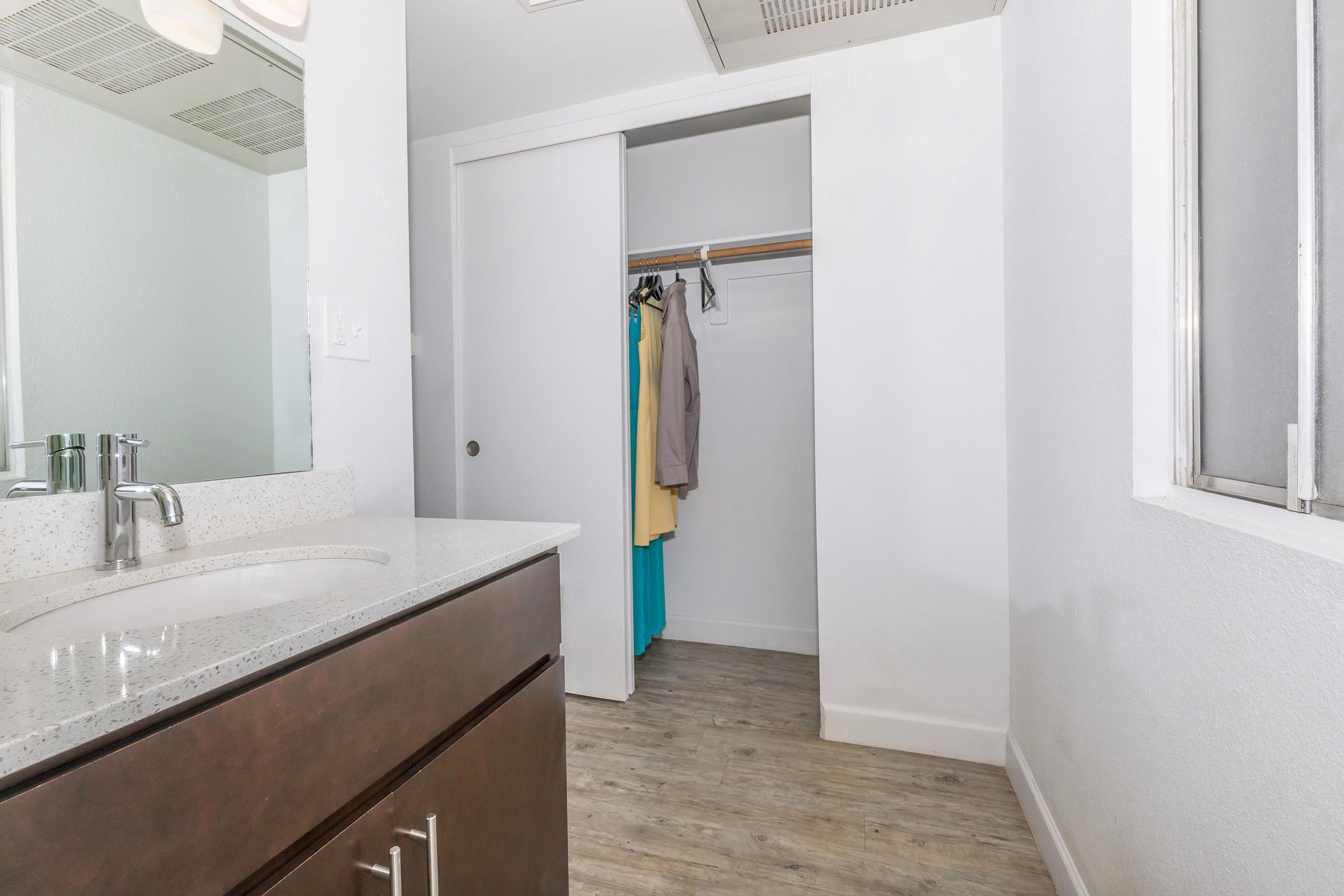 SPACIOUS CLOSET