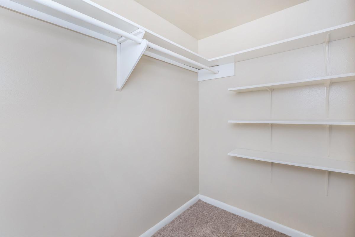 WALK-IN CLOSETS