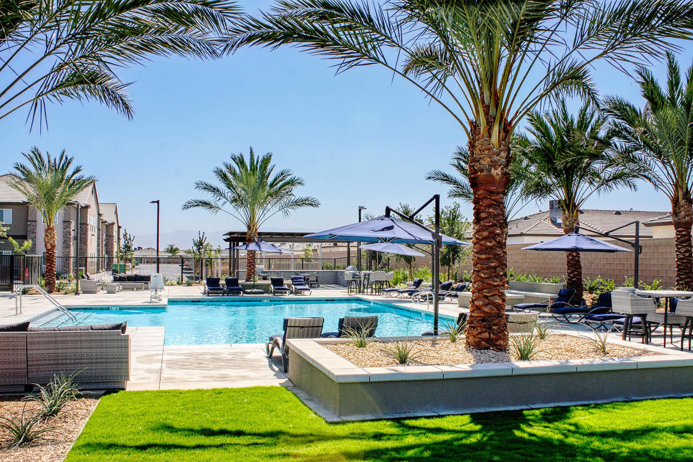 RESORT-STYLE APARTMENTS IN BAKERSFIELD, CA