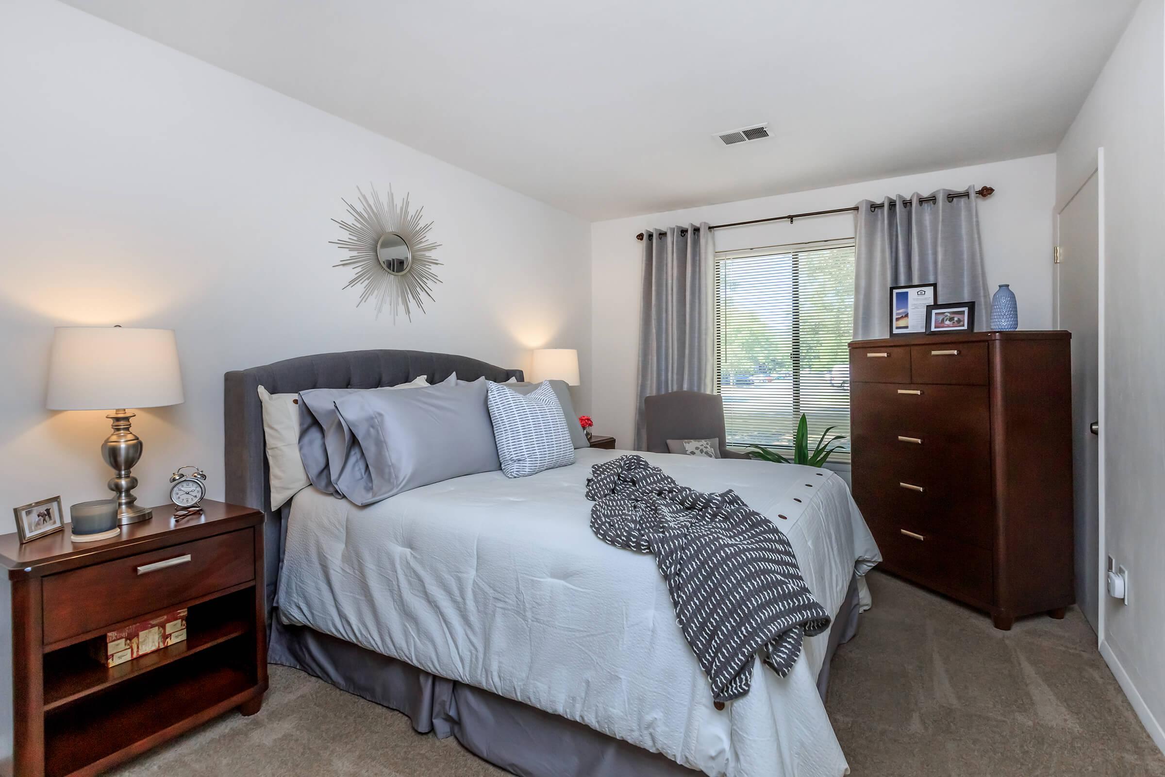 a bedroom with a bed in a hotel room