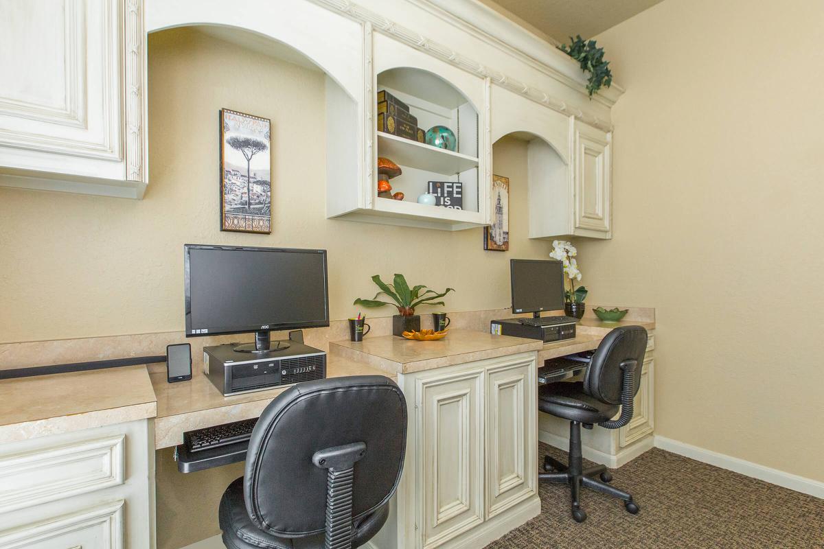 The Avenue’s business center with two desks and two computers 