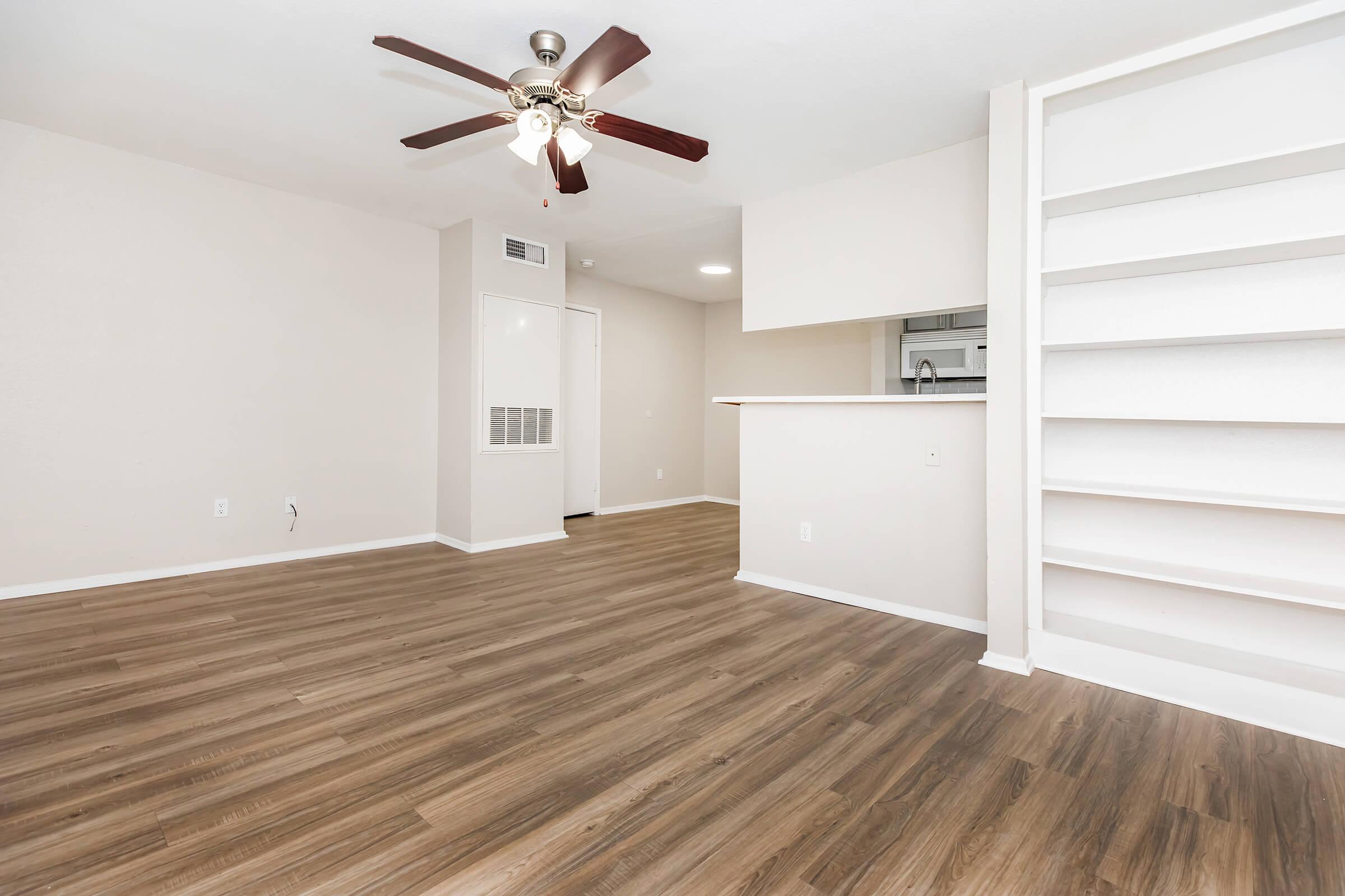 SPACIOUS LIVING ROOM