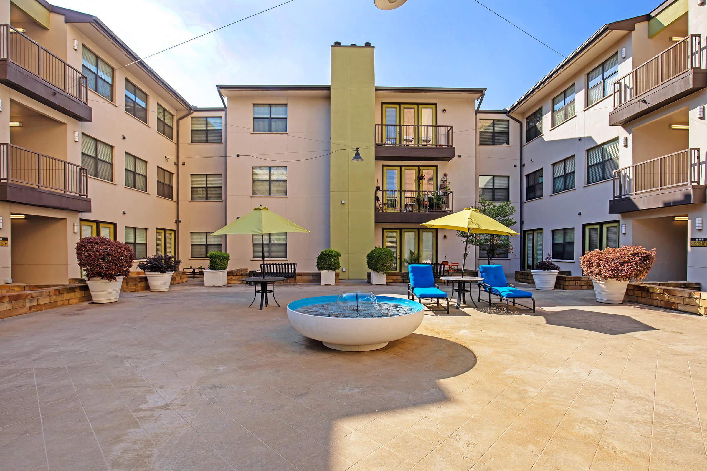 SOAK UP THE SUN AT THE VUE LIVE OAK APARTMENTS