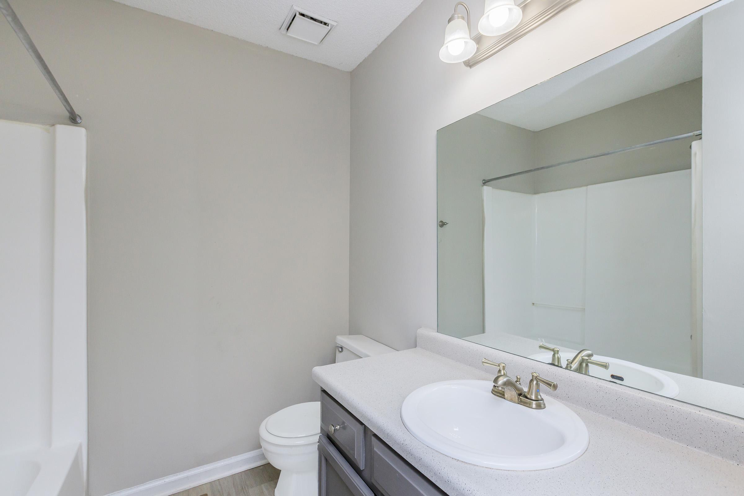 CONTEMPORARY BATHROOMS IN CLARKSVILLE, TN