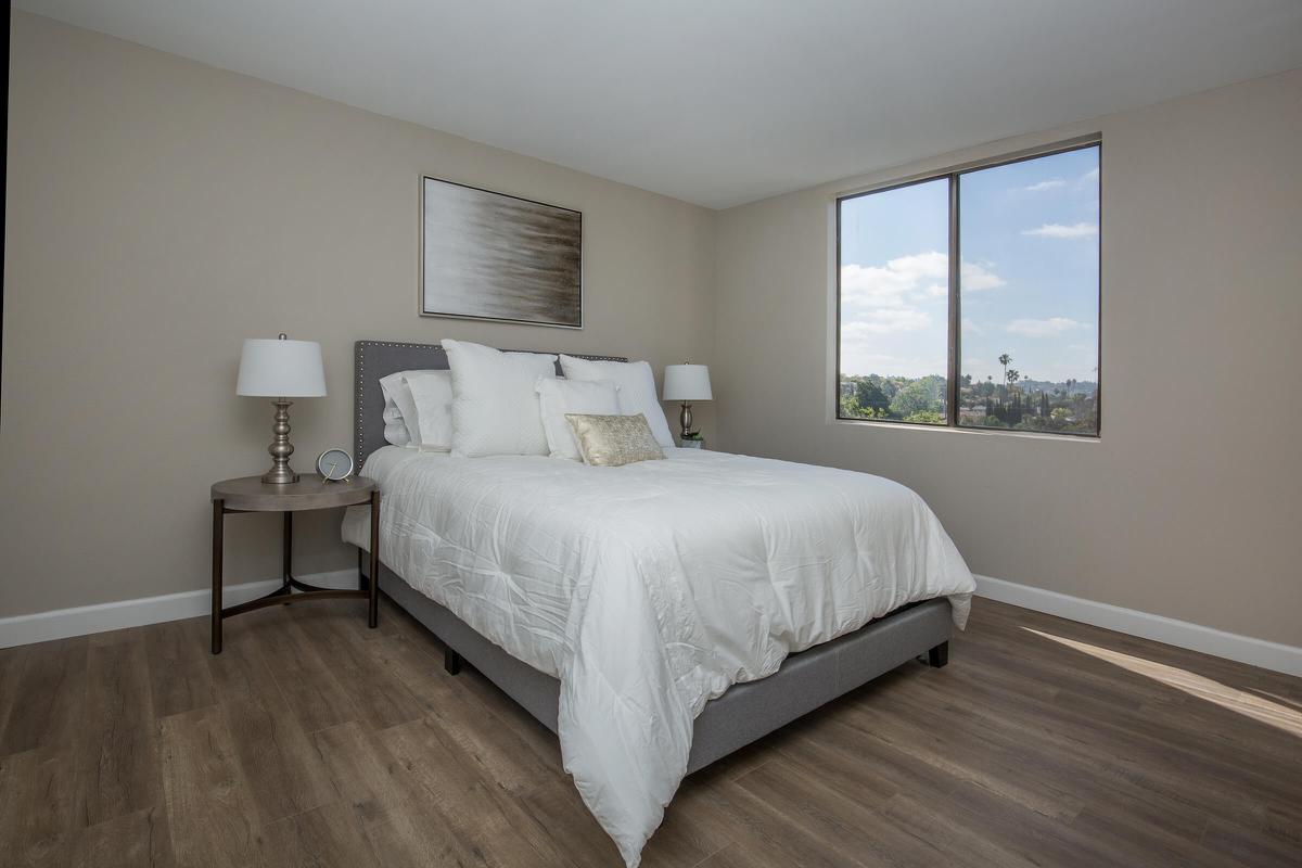 Luxury Two Bedroom Apartments in Glendale CA - Windsor Villas Apartments Bedroom